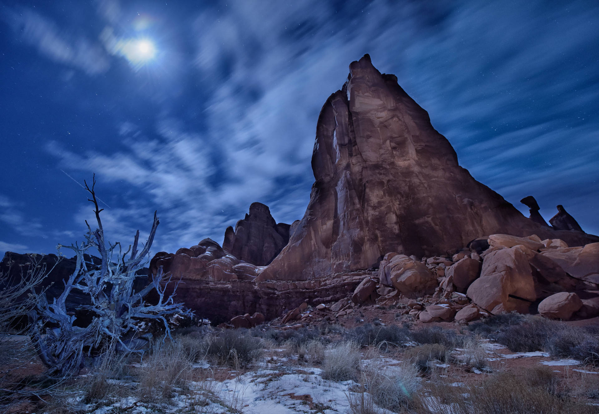 Night Mode Shot At Arches National Park Background