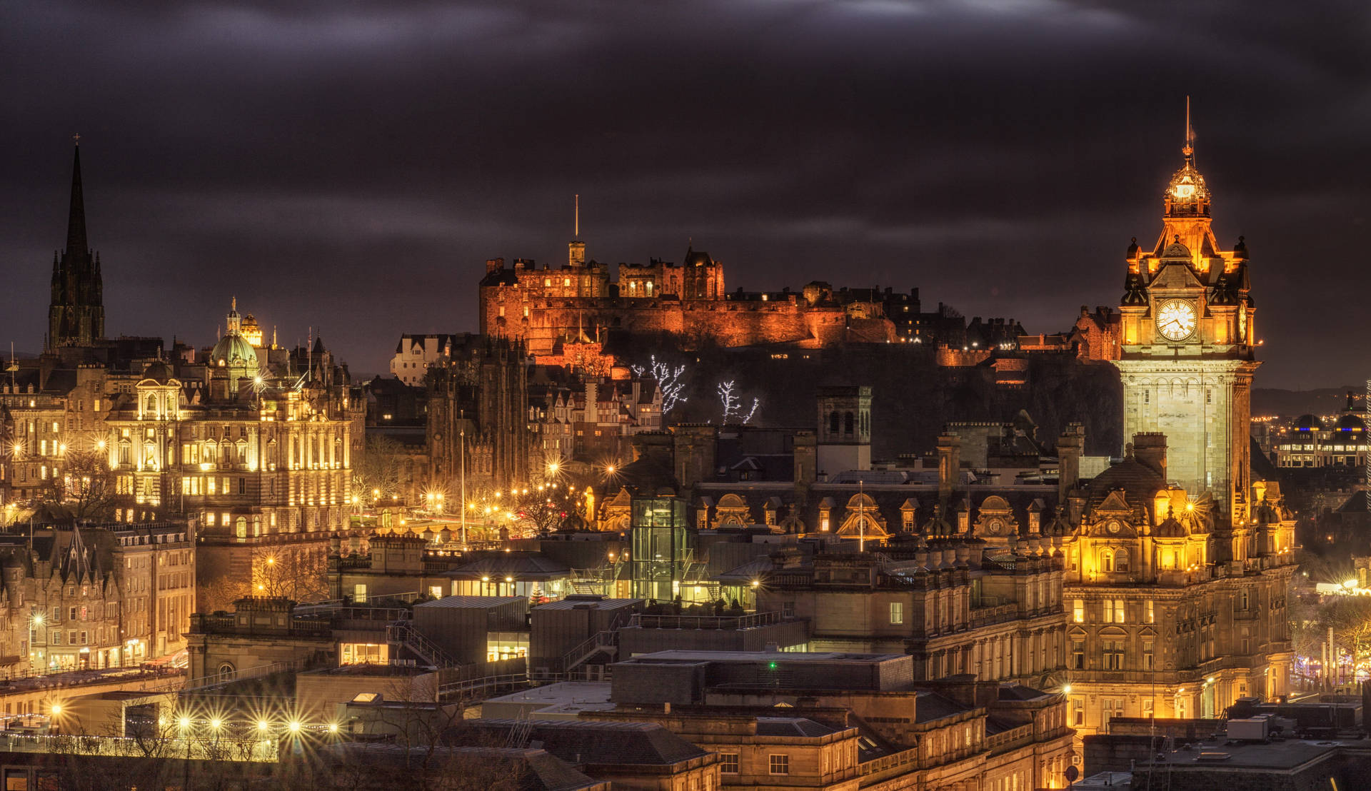 Night Scene At Edinburgh Castle Background