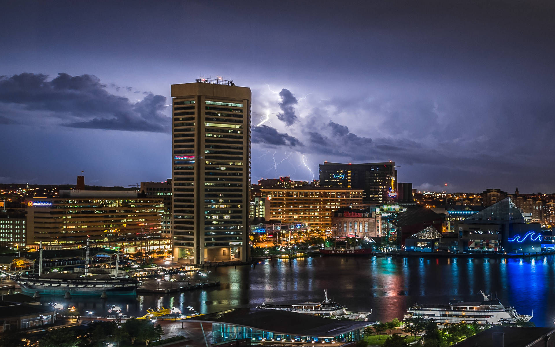 Night View In Baltimore Background