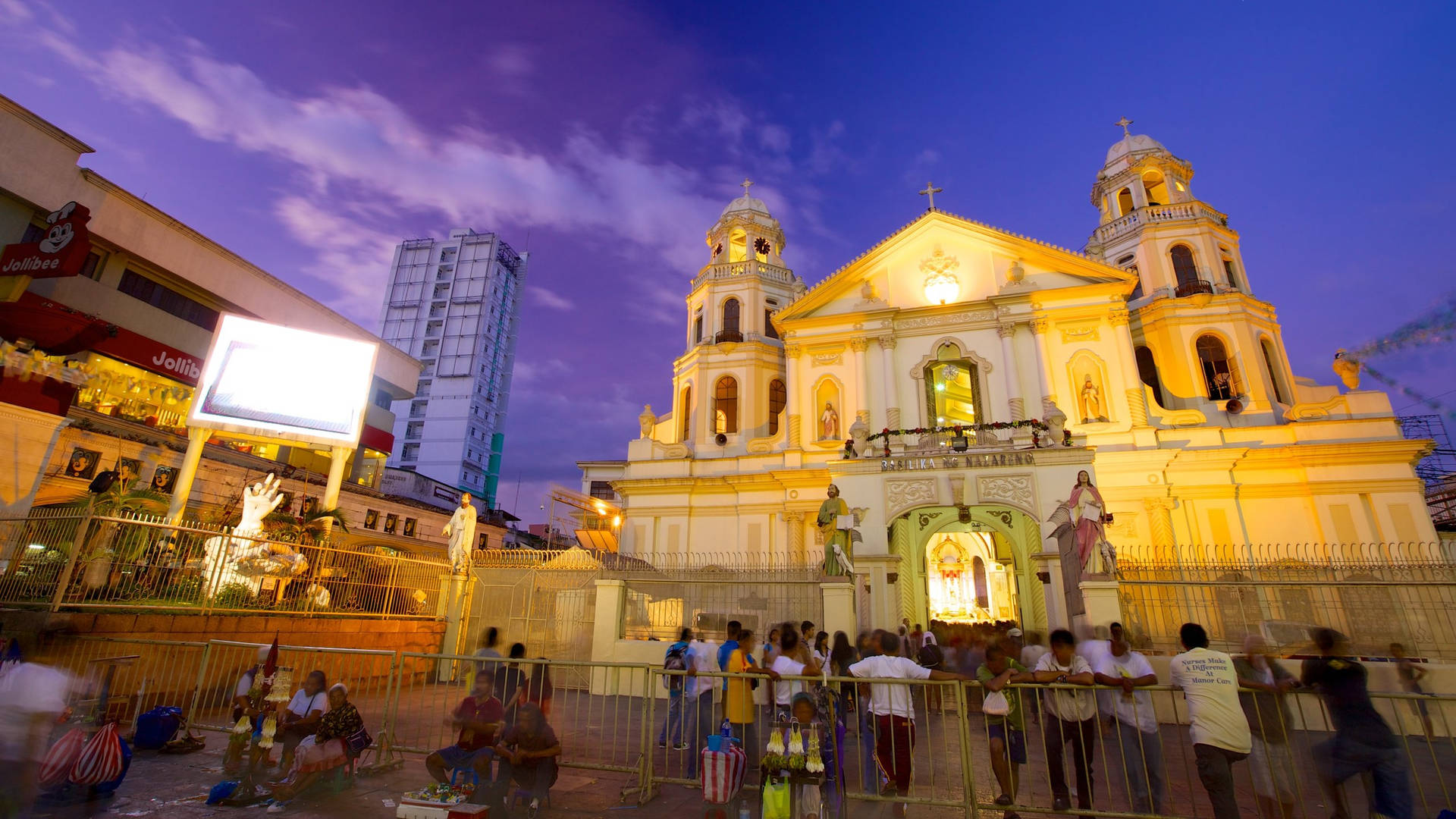 Nighttime Splendor At Quiapo Church, Manila Background