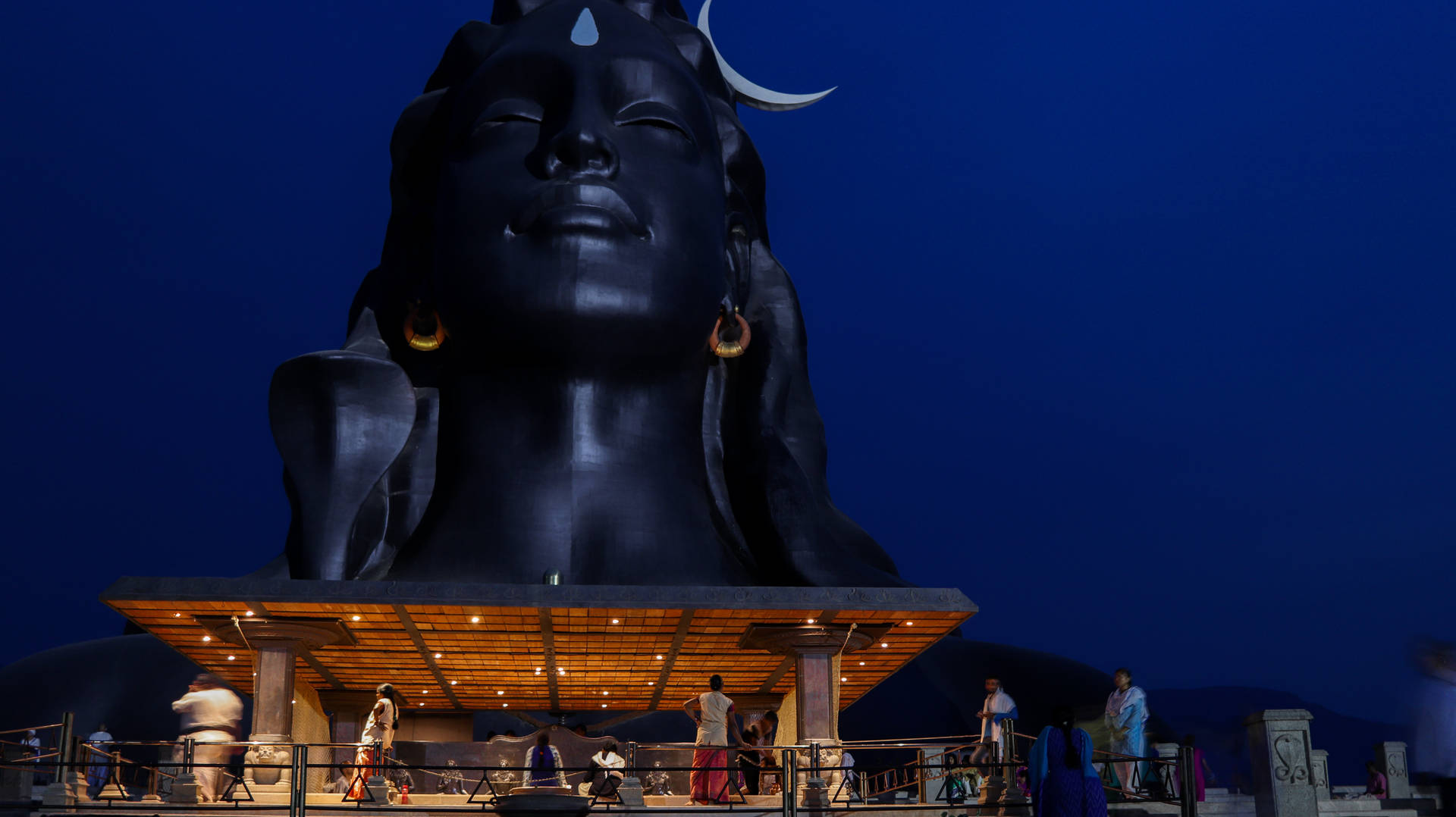 Nighttime Visitors Of The Adiyogi Shiva Background