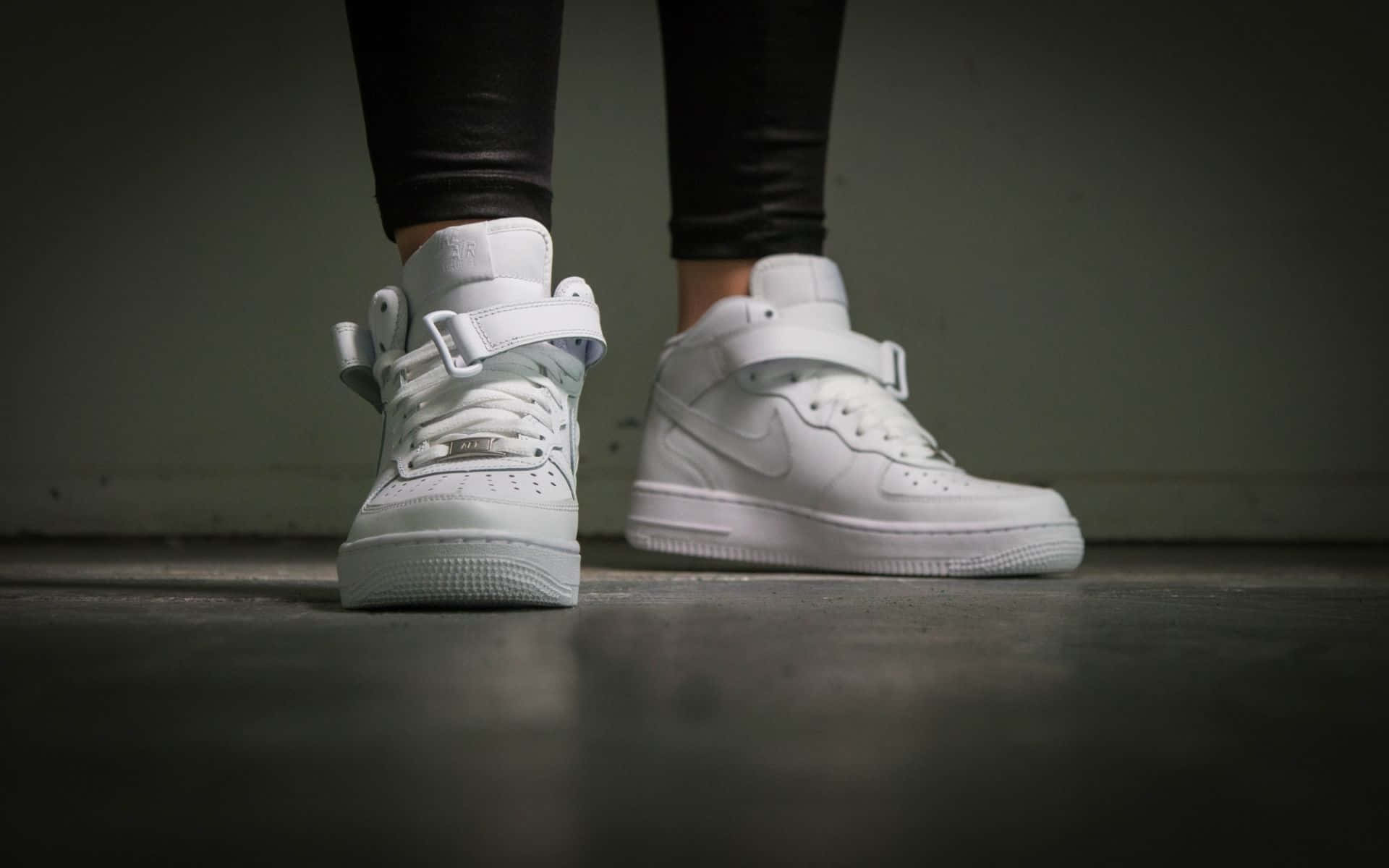 Nike Air Force 1 Mid - White Background