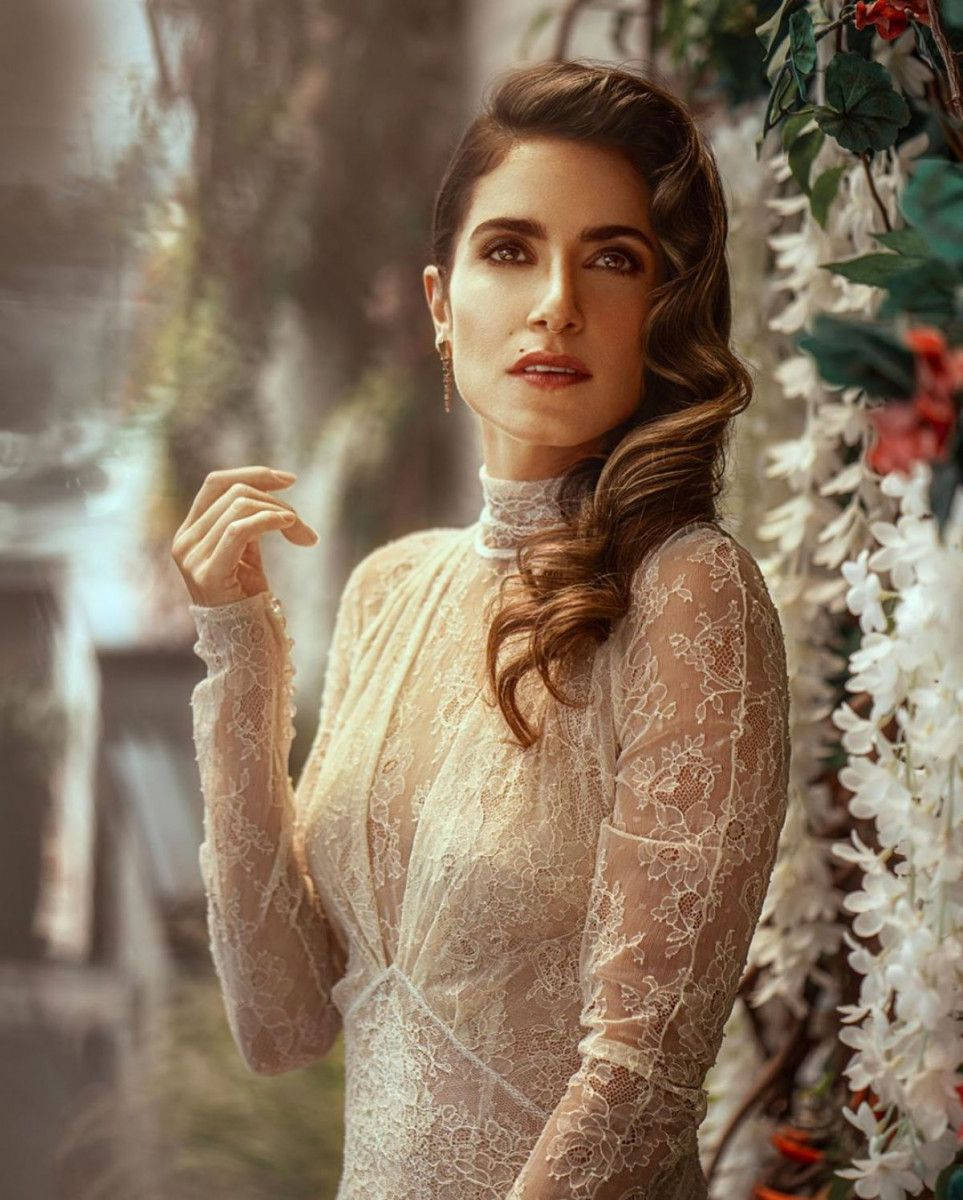 Nikki Reed Trend Privé Magazine 2020 Background