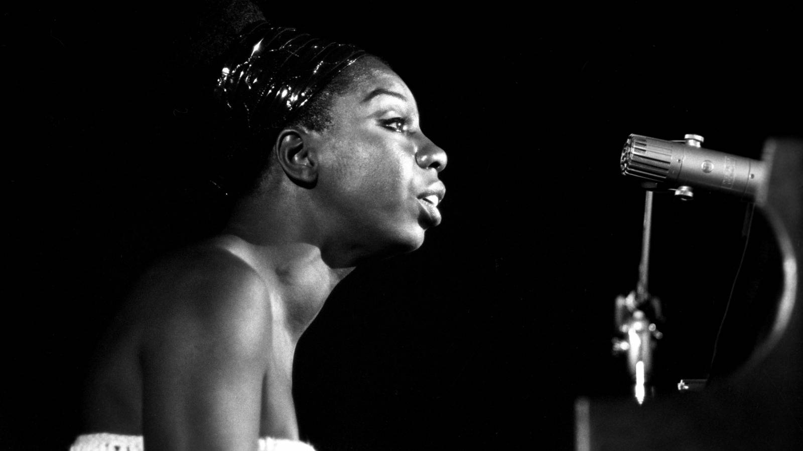 Nina Simone Pianist Singing Onstage Background