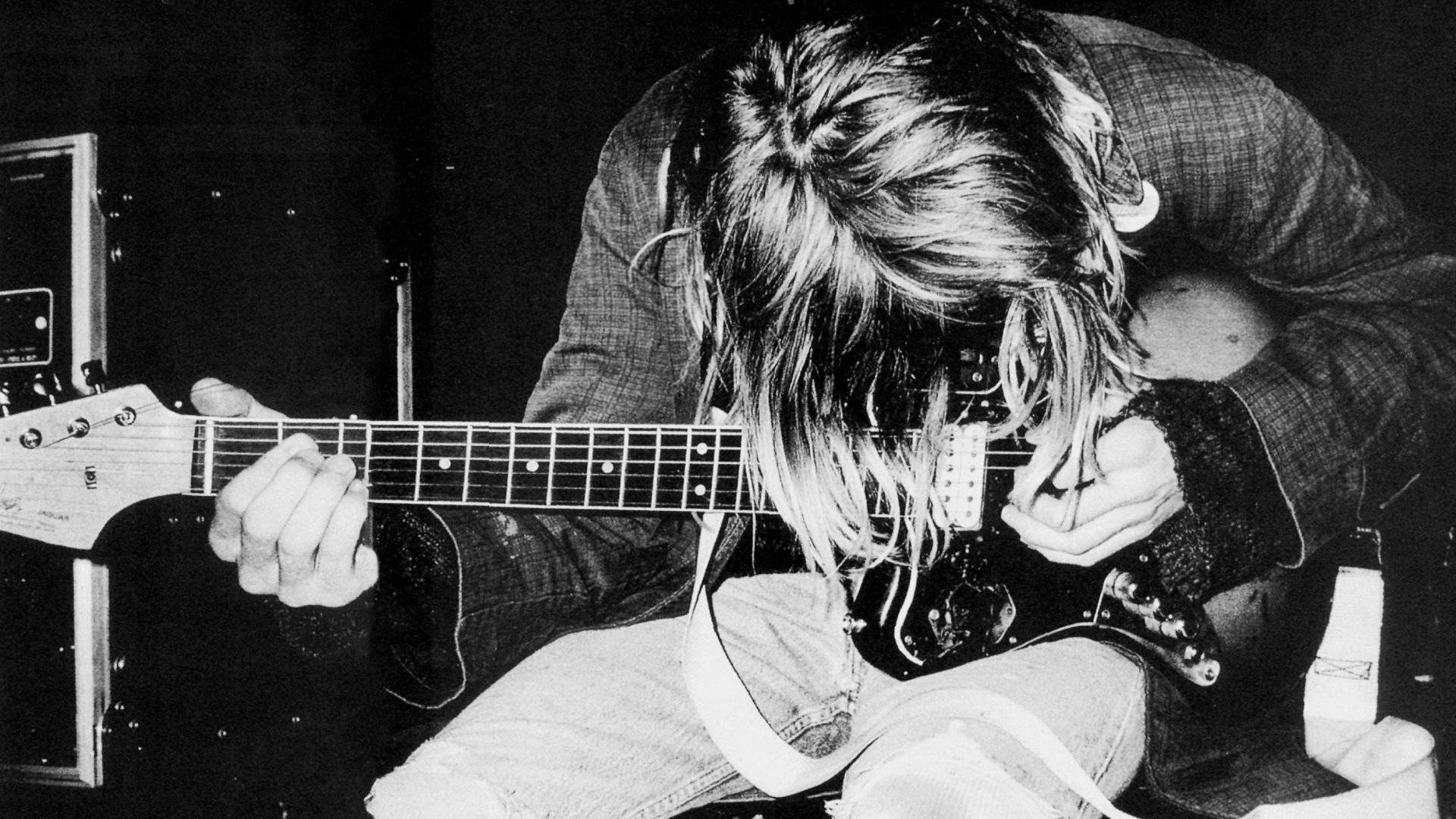 Nirvana Lead Vocalist Playing Guitar