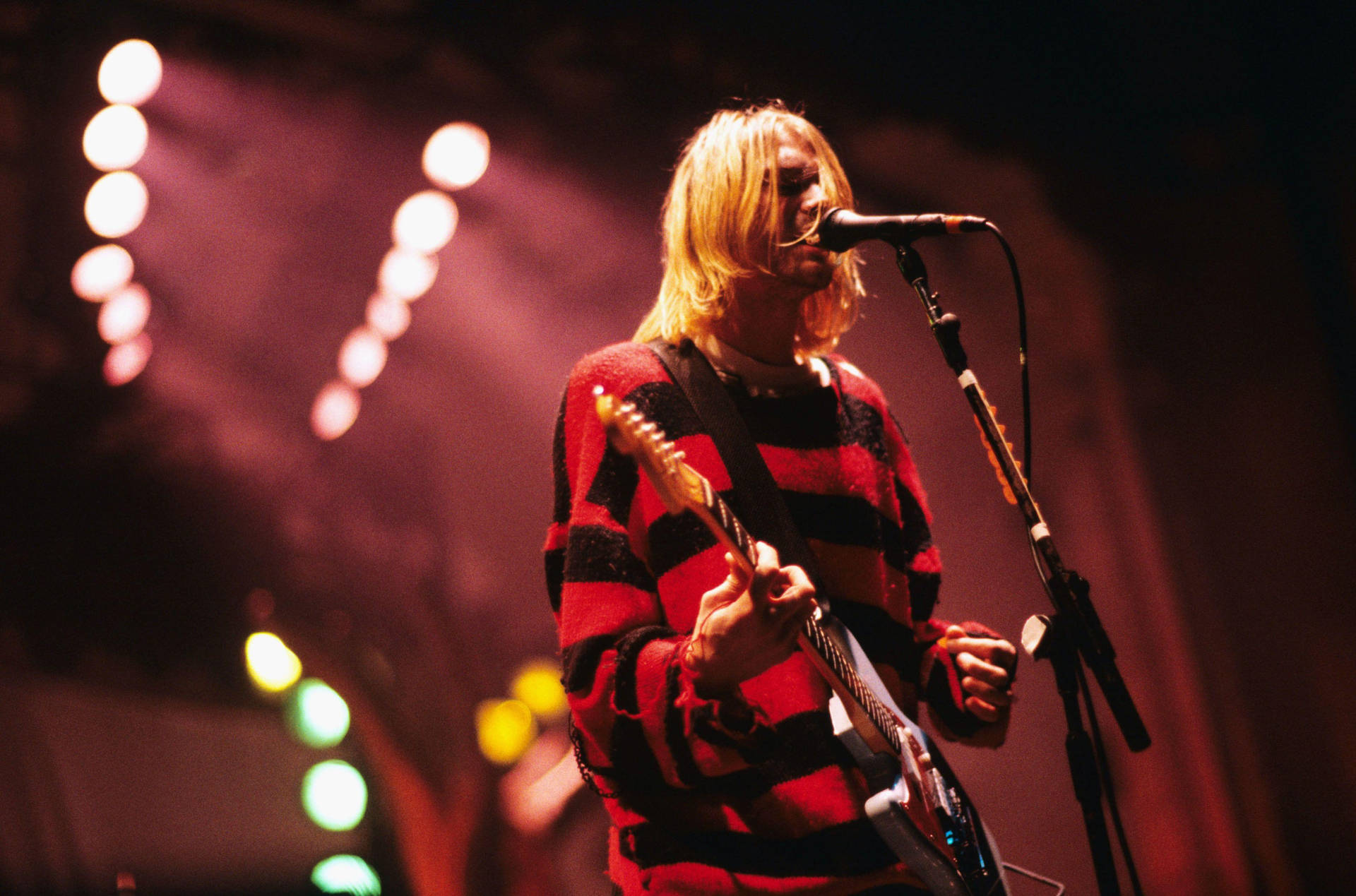 Nirvana Member Kurt Singing