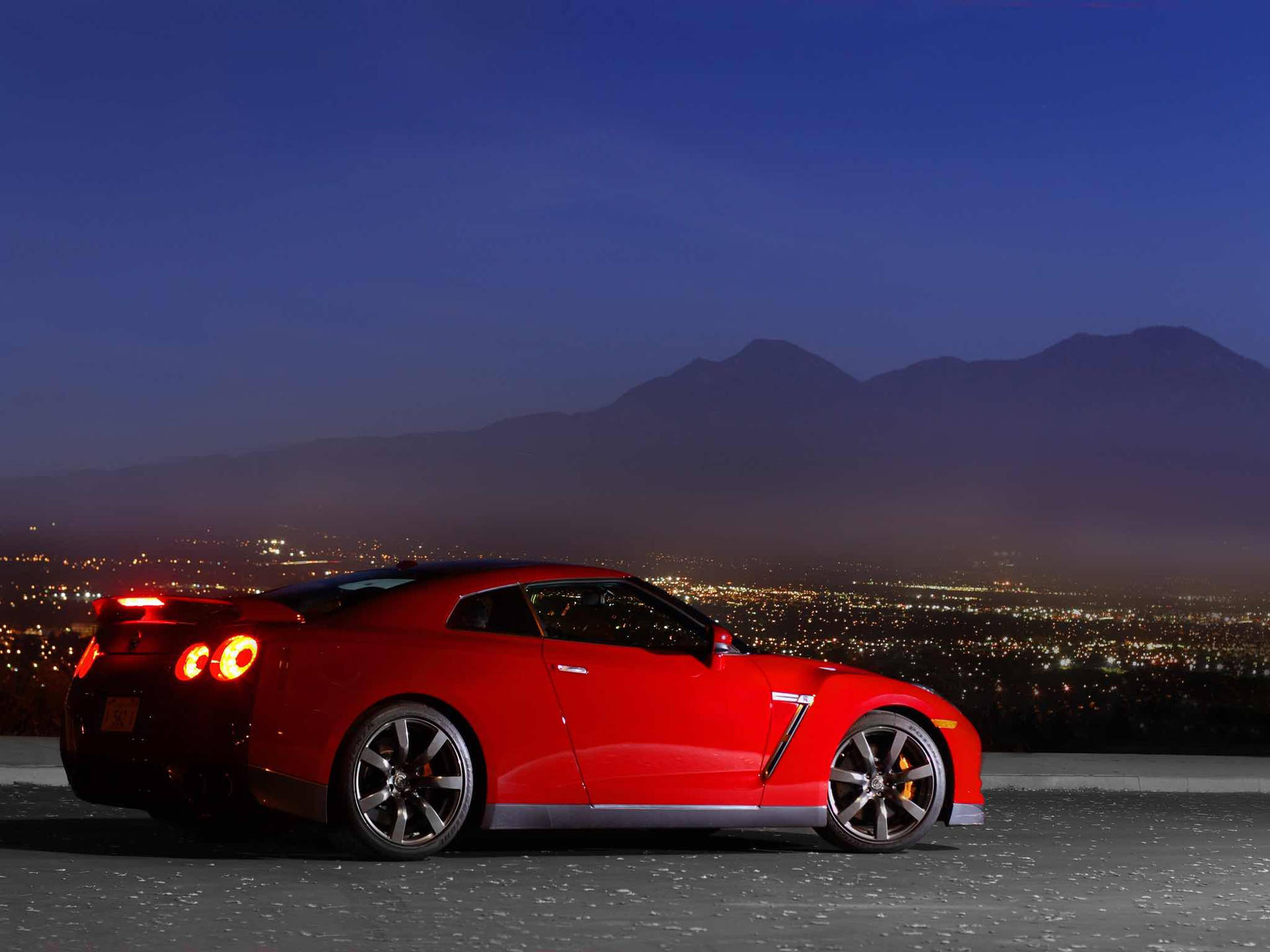 Nissan Skyline Gtr R35 City And Mountain View Background