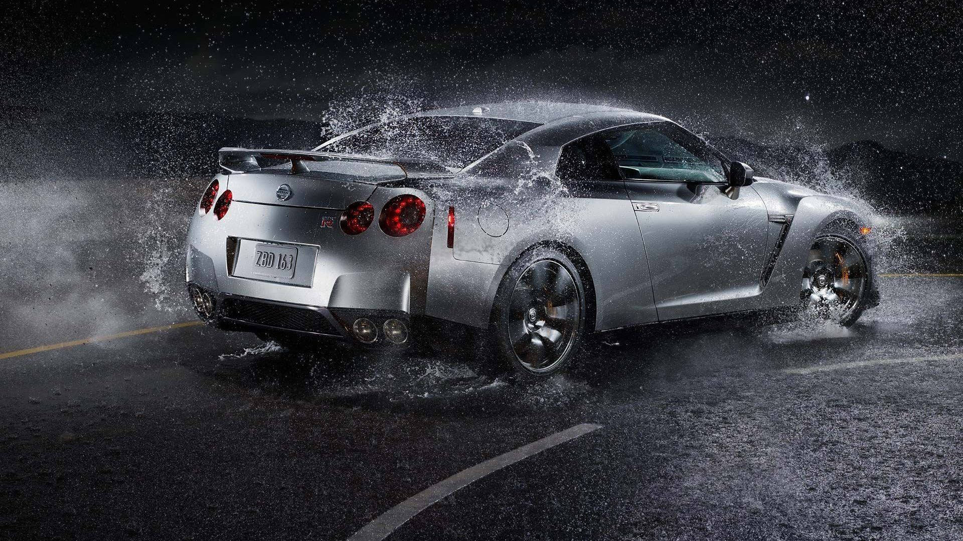 Nissan Skyline Gtr R35 Wet Road Background