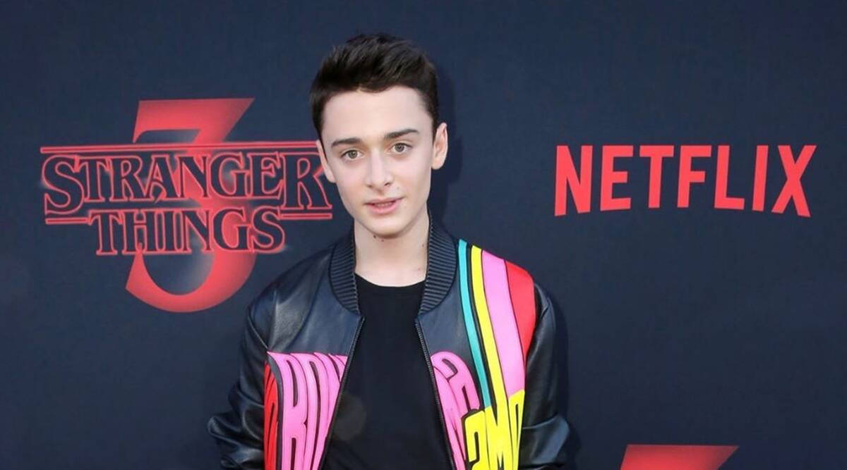 Noah Schnapp Half-body Photo At Premiere Background