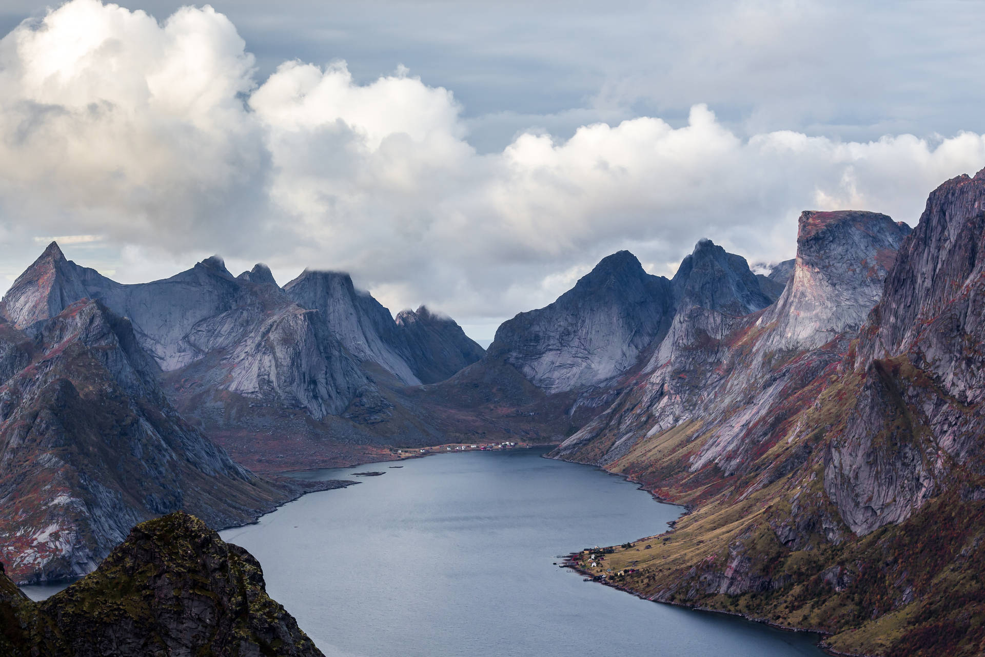 Norway Reinebringen Lake Background