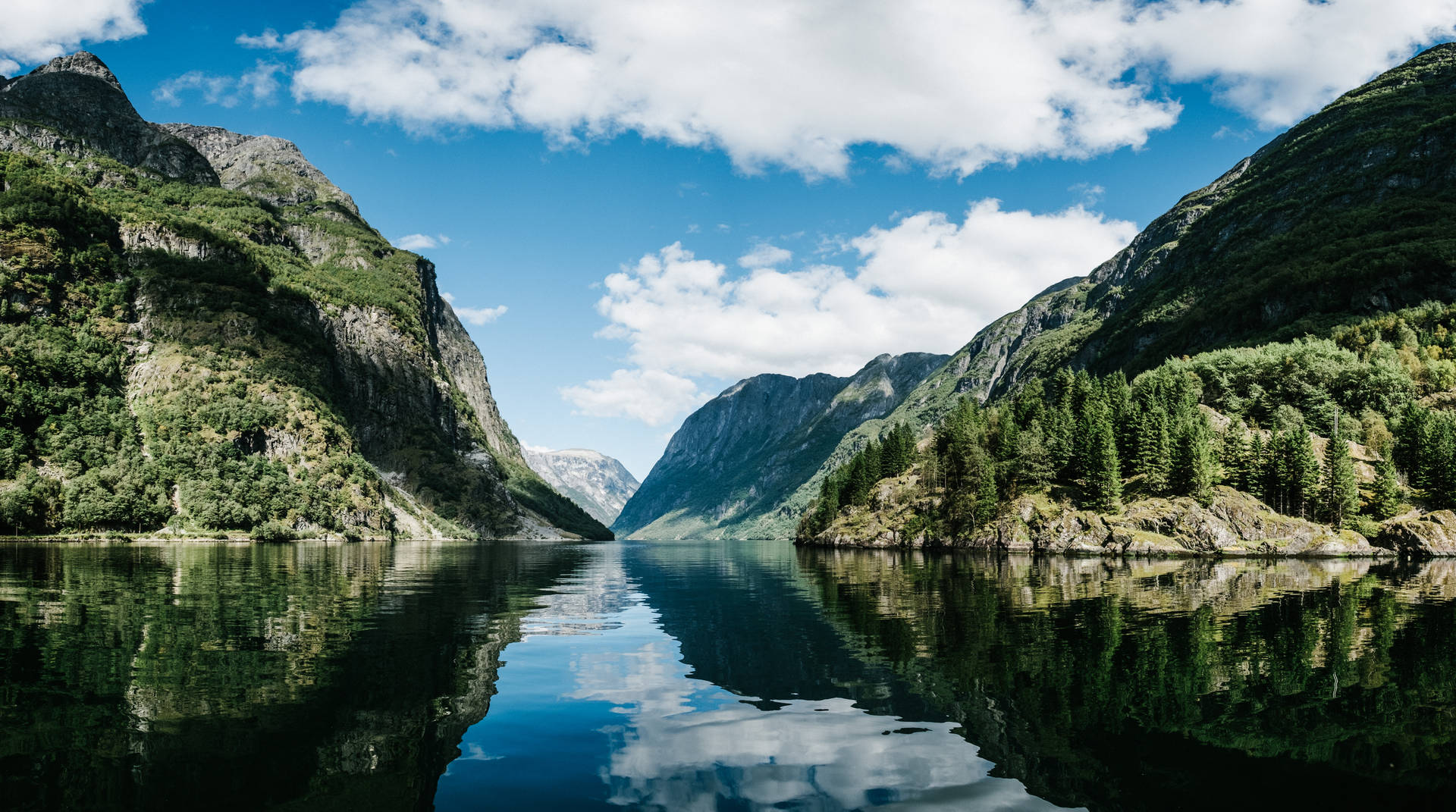 Norway Scenic Fjords Of Gudvangen Background