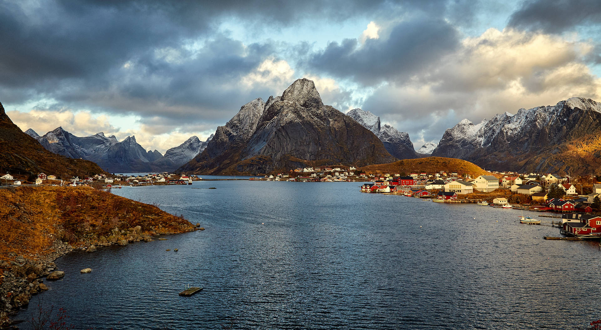 Norway Scenic Mountains Of Reine Background