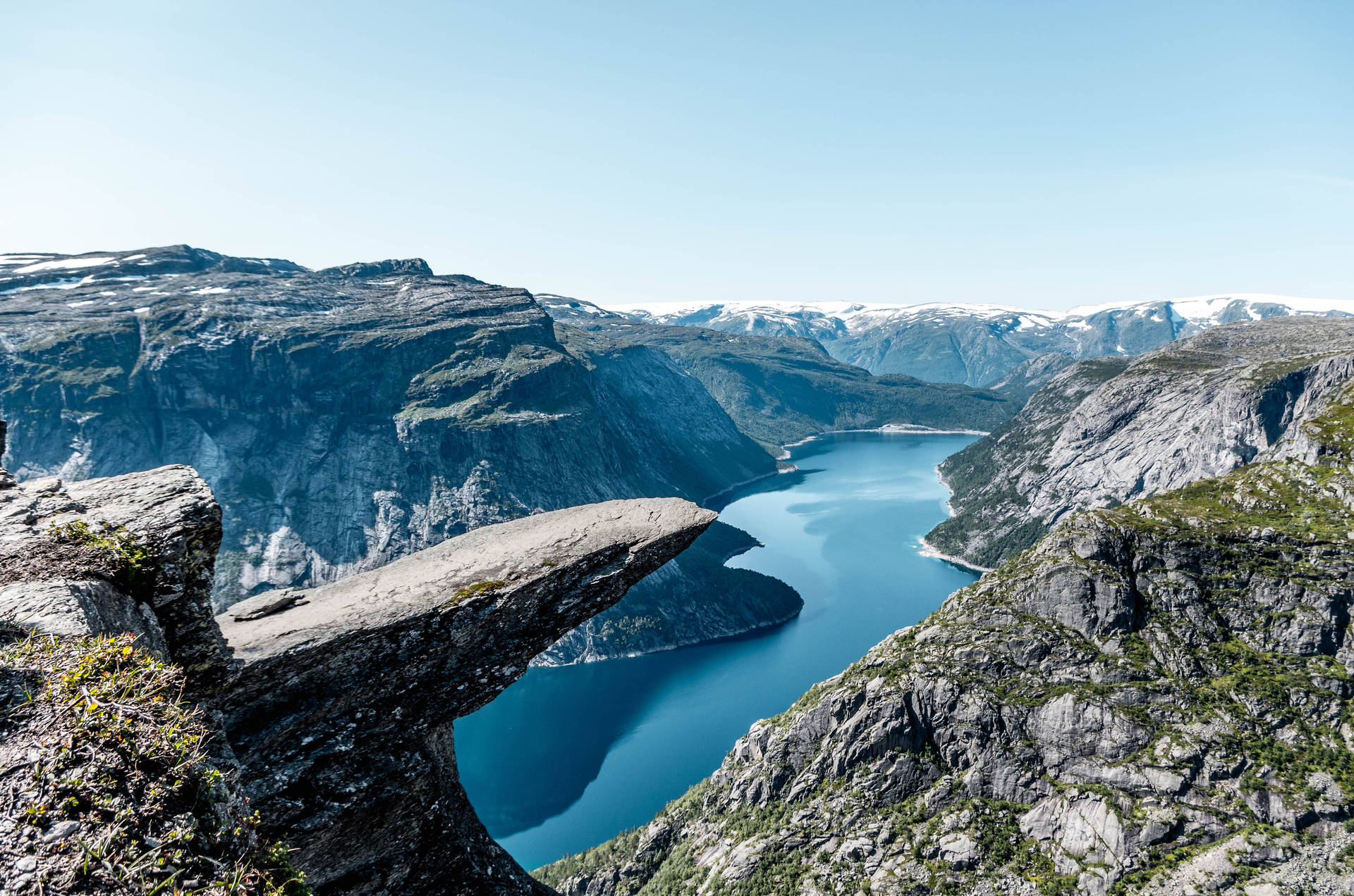 Norway Trolltunga Cliff Background