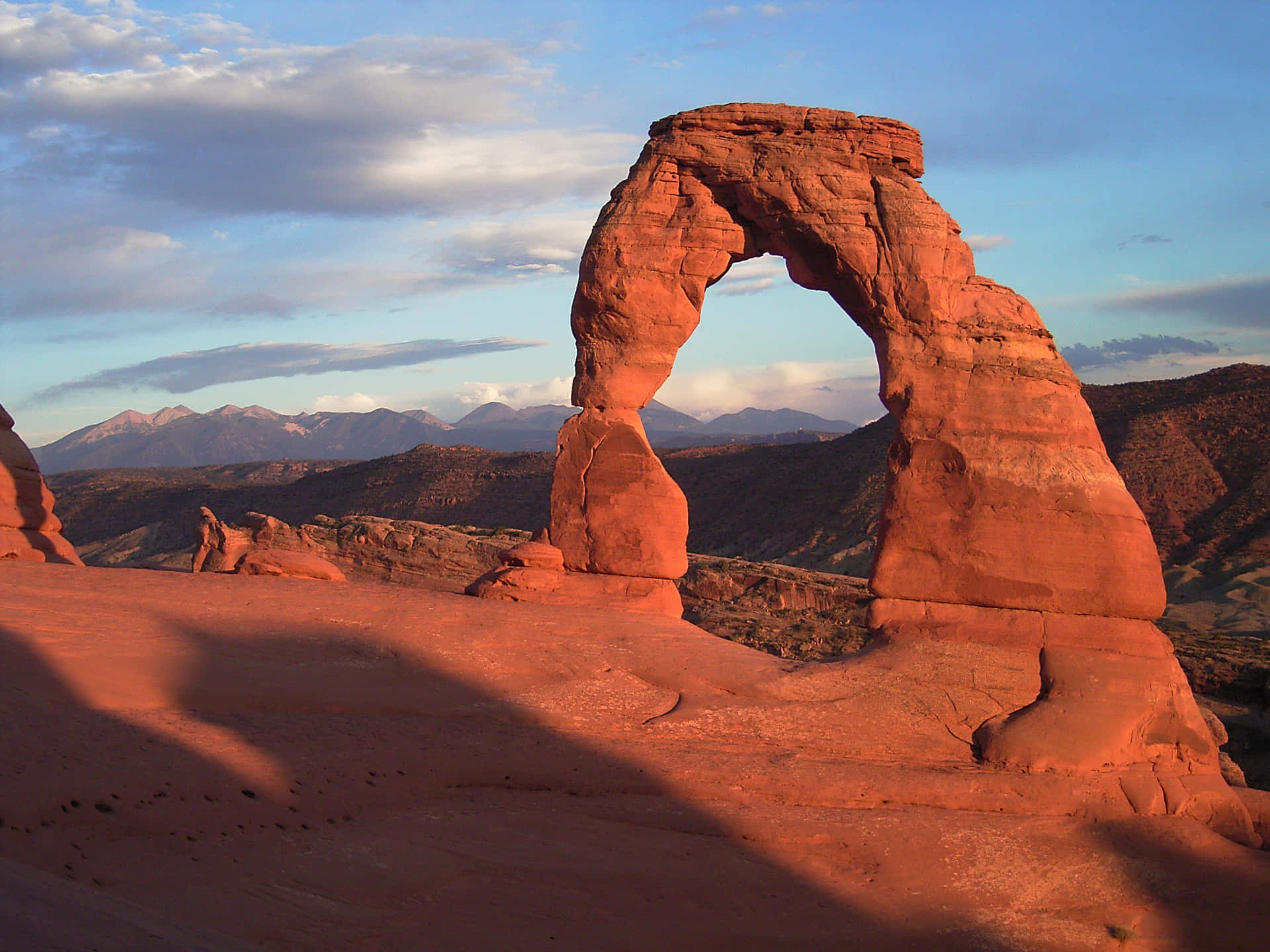 Notable Delicate Arch View Background