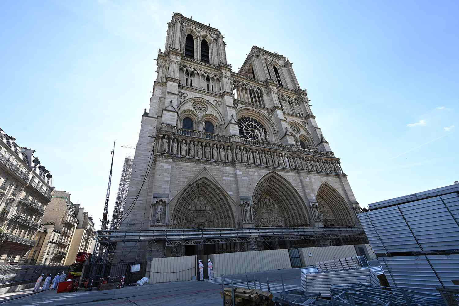 Notre Dame Reconstruction In Progress Background