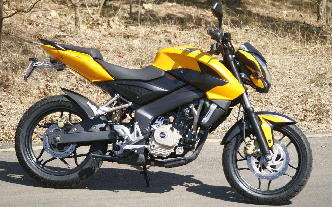 Ns 200 Black And Yellow Motorcycle Background