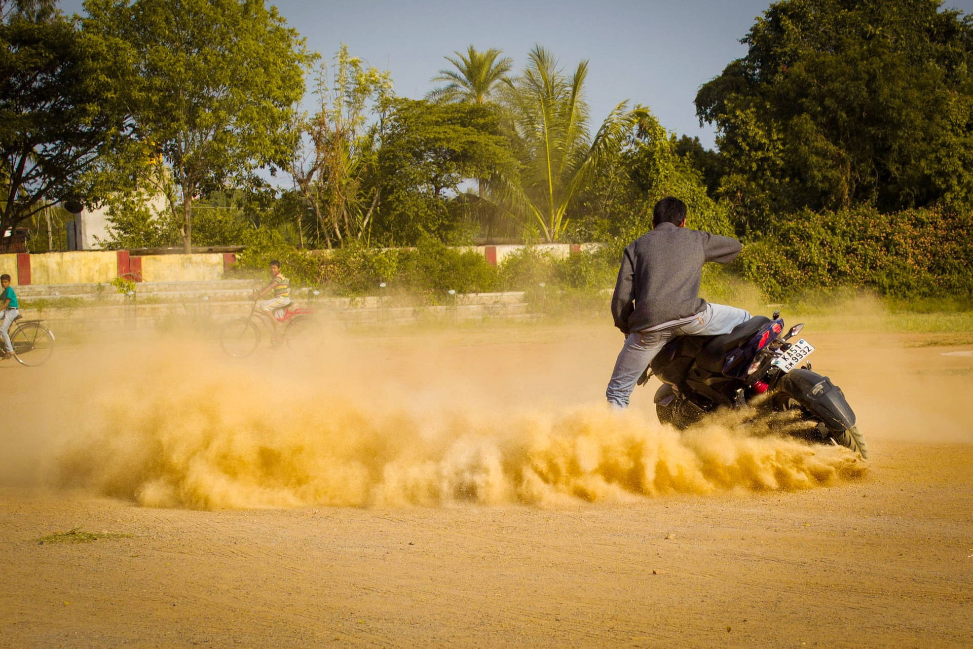 Ns 200 Pulsar Man Riding With Dust
