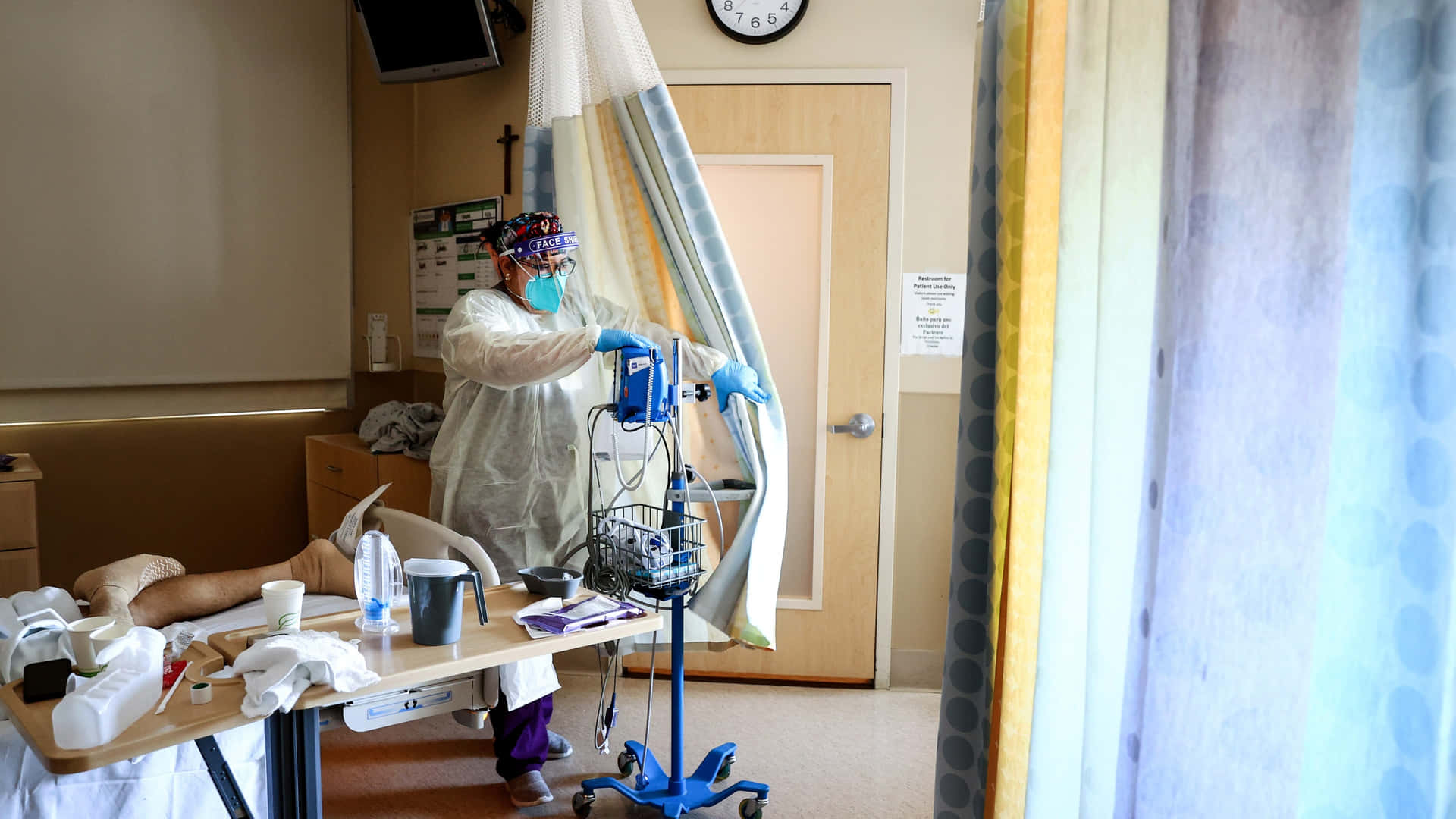 Nurse Inside Room With Hospital Bed Background