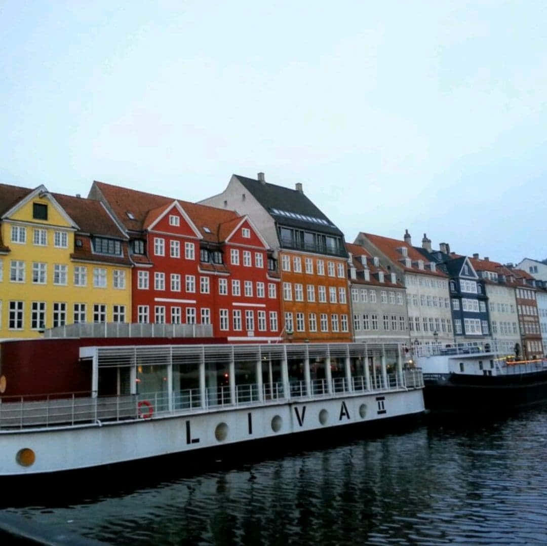 Nyhavn Liva Ii Boat Dark Scenic View Background