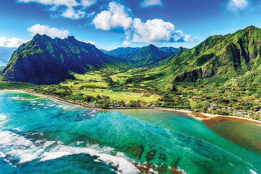 Oahu Mountains Near Ocean Background