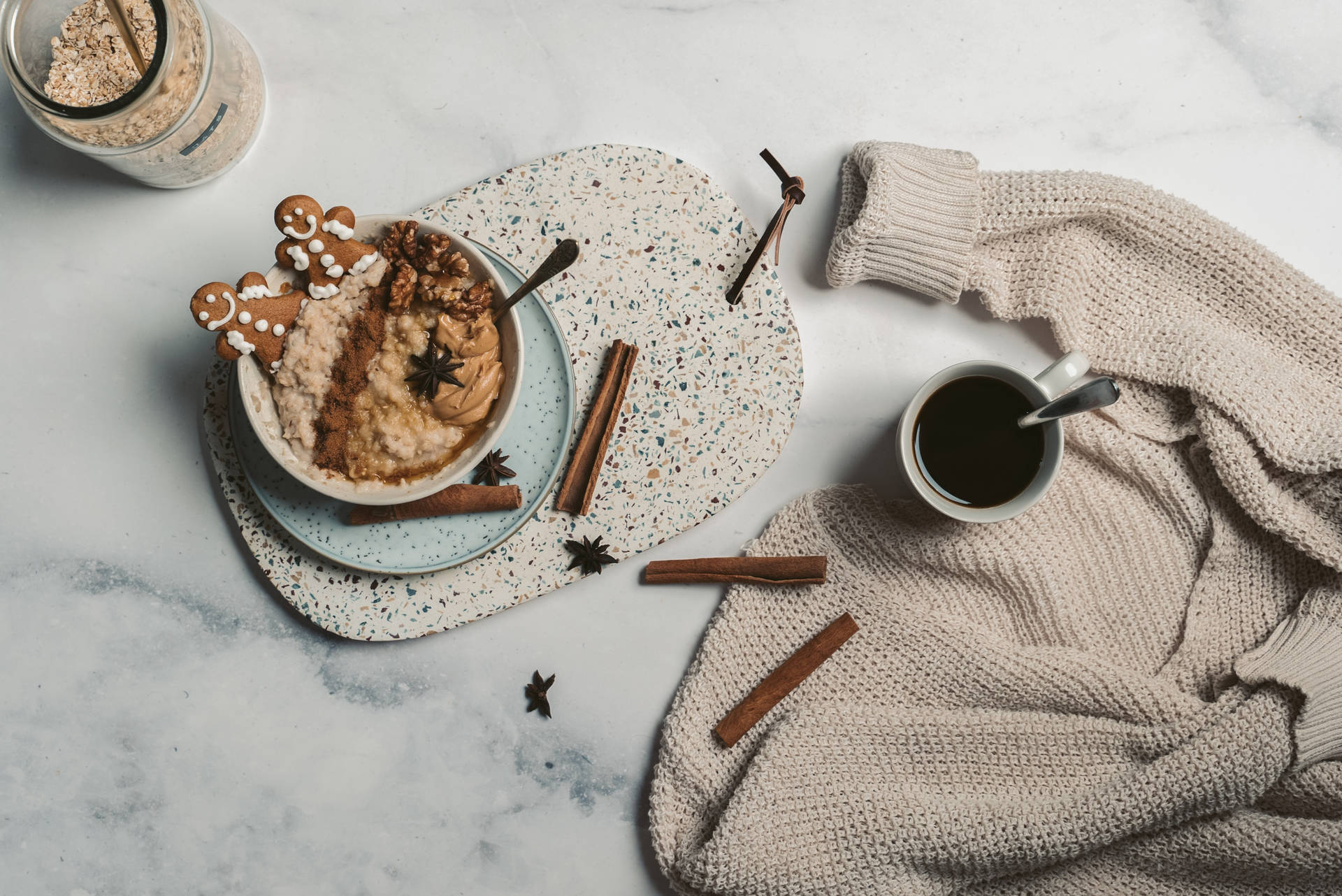 Oatmeal With Gingerbread Cookies Background