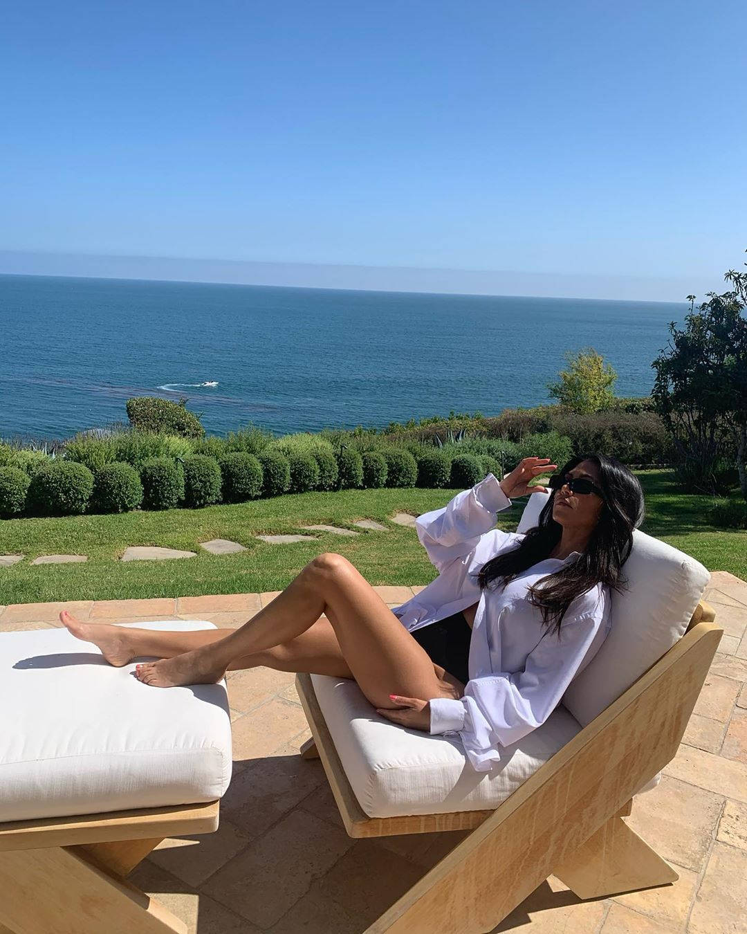 Ocean View Kourtney Kardashian Background