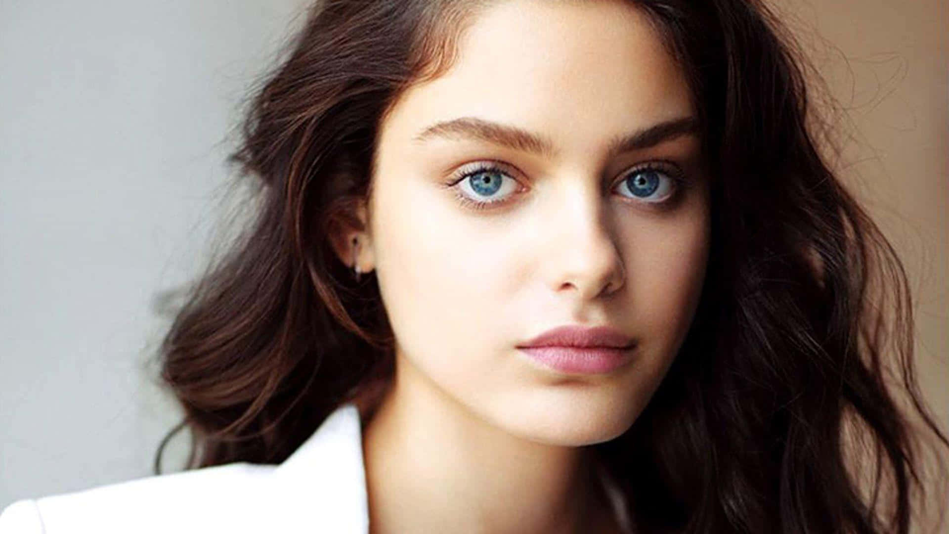 Odeya Rush Beautiful Background