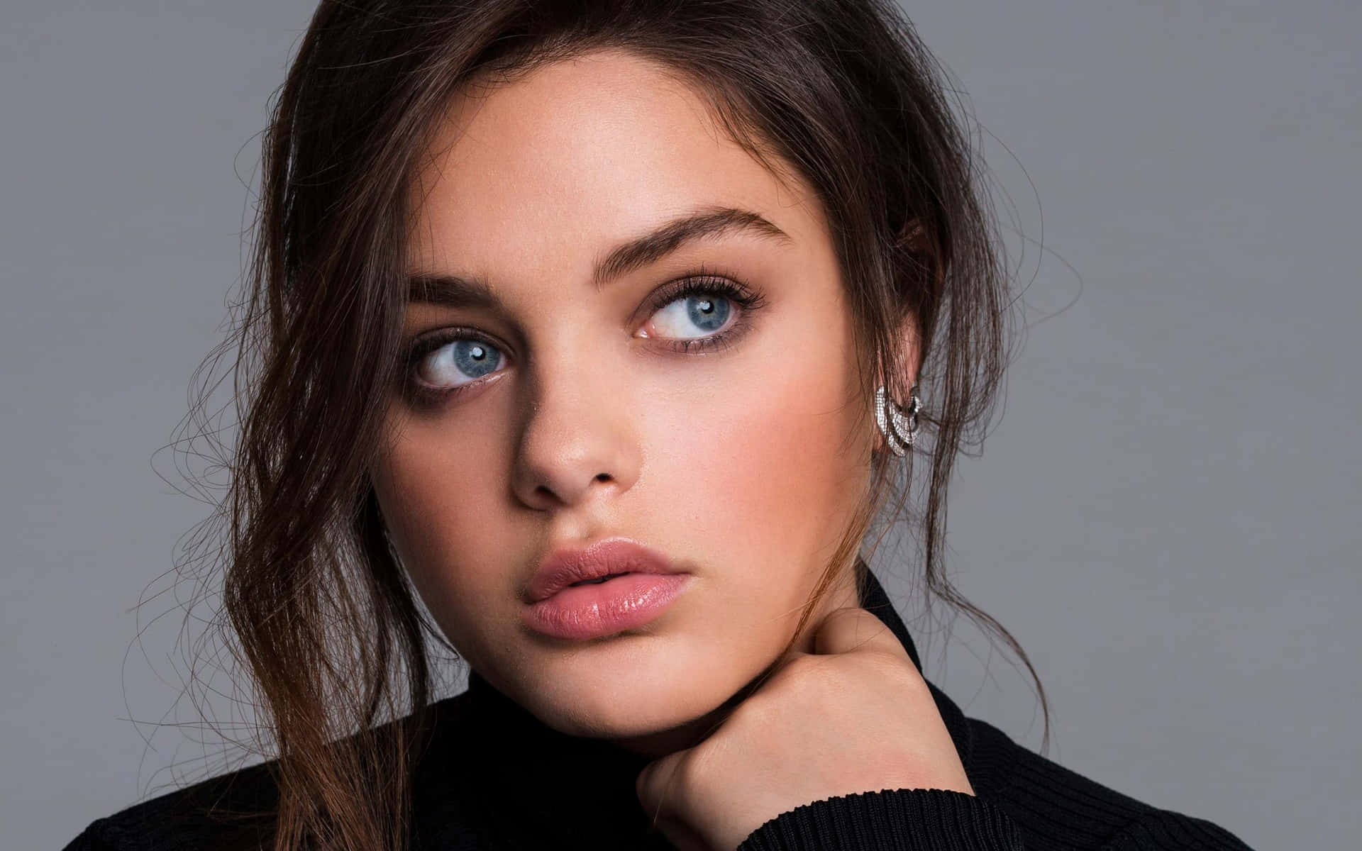 Odeya Rush Face Portfolio Background