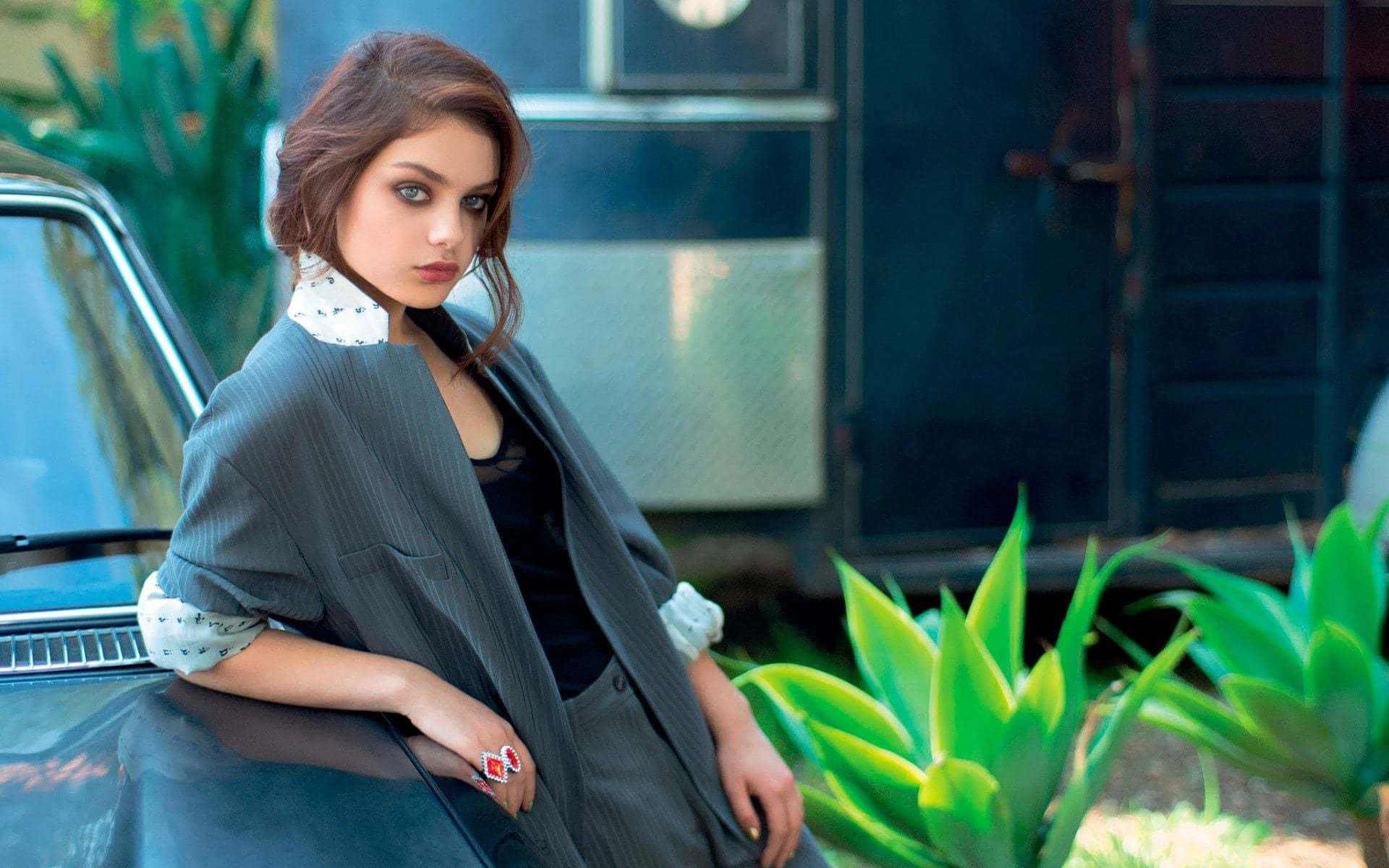 Odeya Rush's Mesmerizing Beauty Background