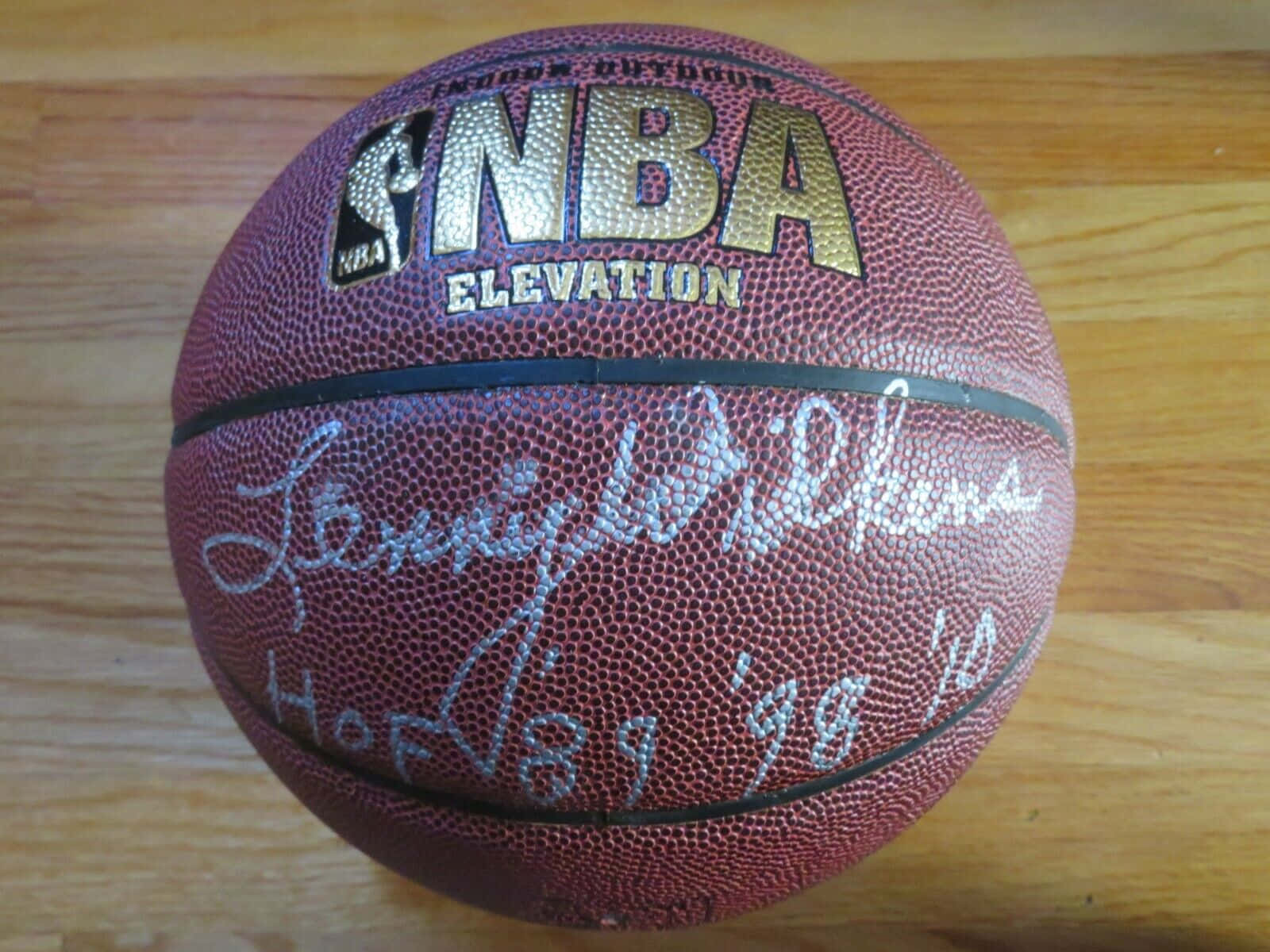 Official Nba Basketball Signed By Lenny Wilkens Background