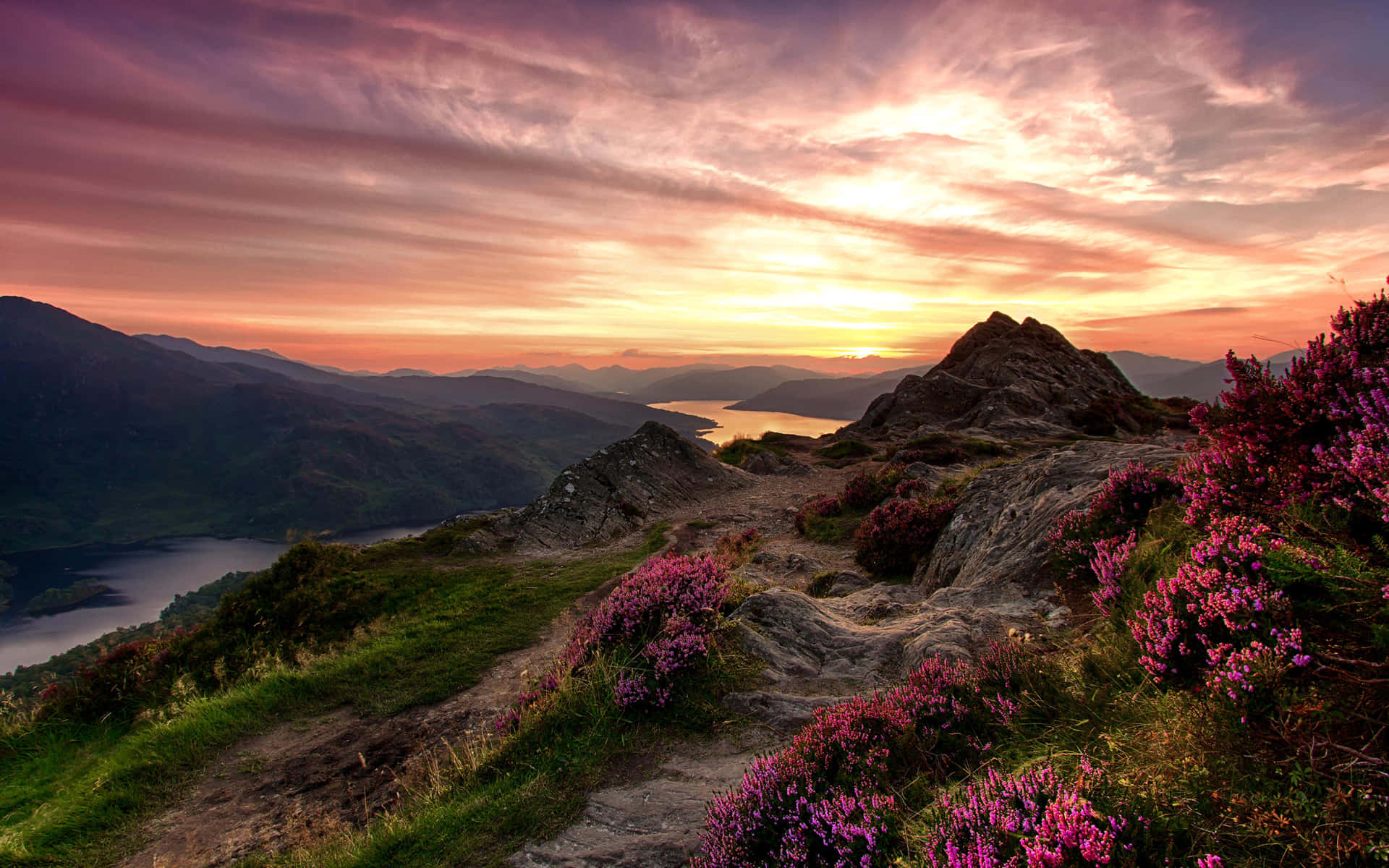 Oh, The Beauty Of Scotland Background