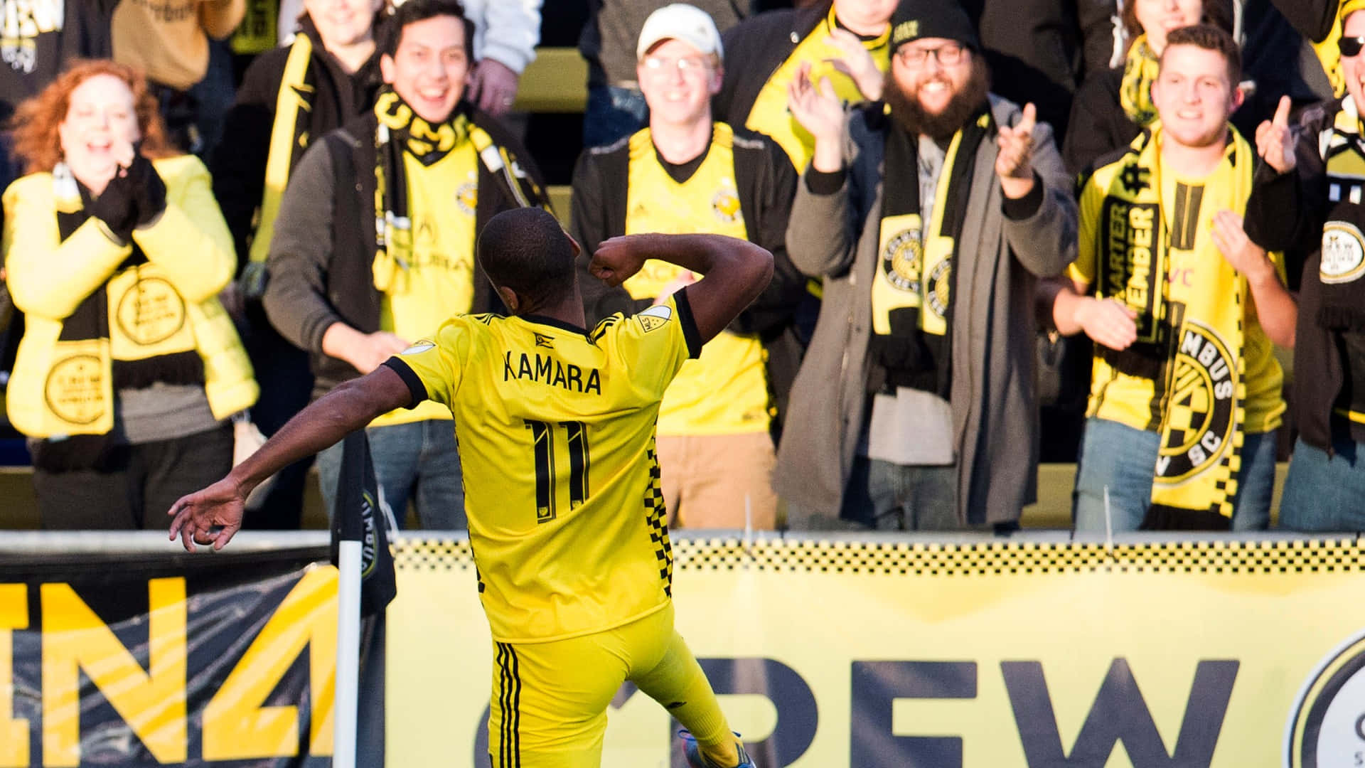 Ola Kamara Celebrates Goal With Teammates Background