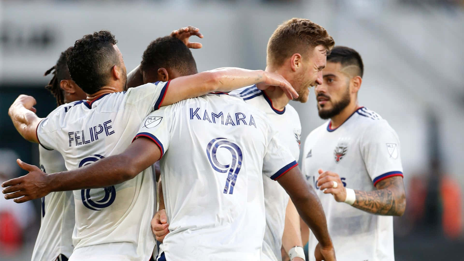 Ola Kamara Dc United Vs. Chicago Fire Hug Background