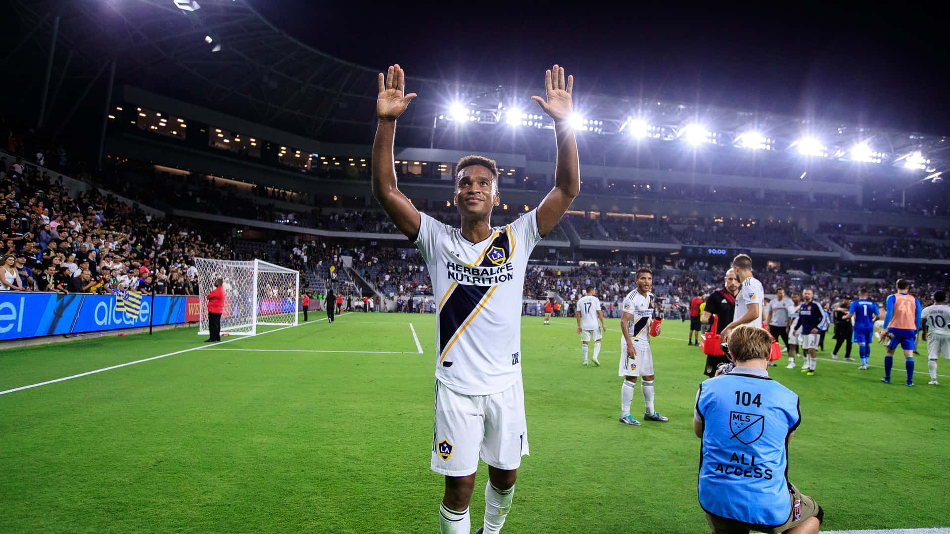 Ola Kamara Los Angeles Galaxy Background
