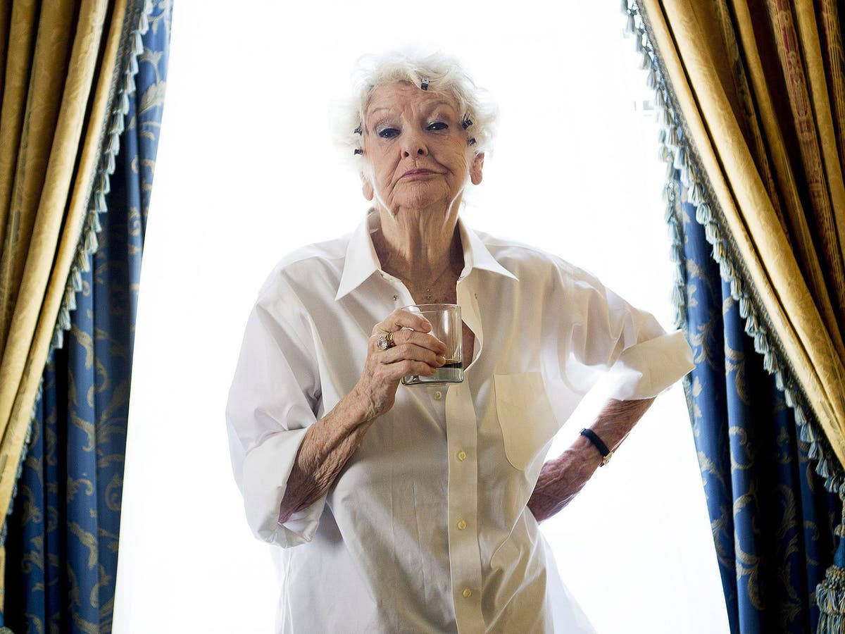 Old Actress Elaine Stritch Drinking Background