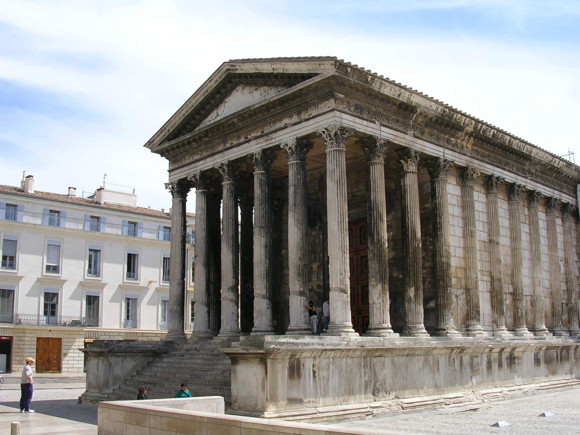 Old And Ancient Maison Carrée Background