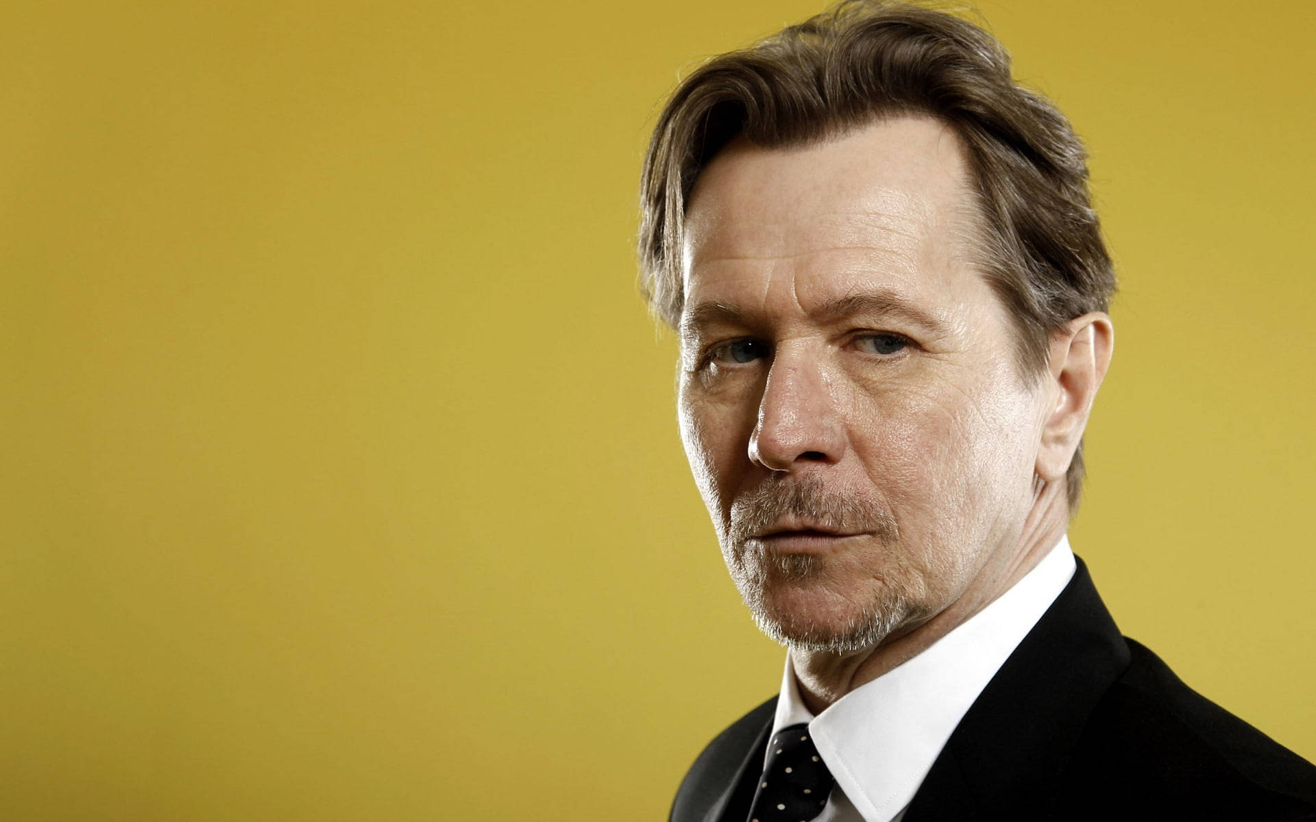 Old Gary Oldman Photo Background