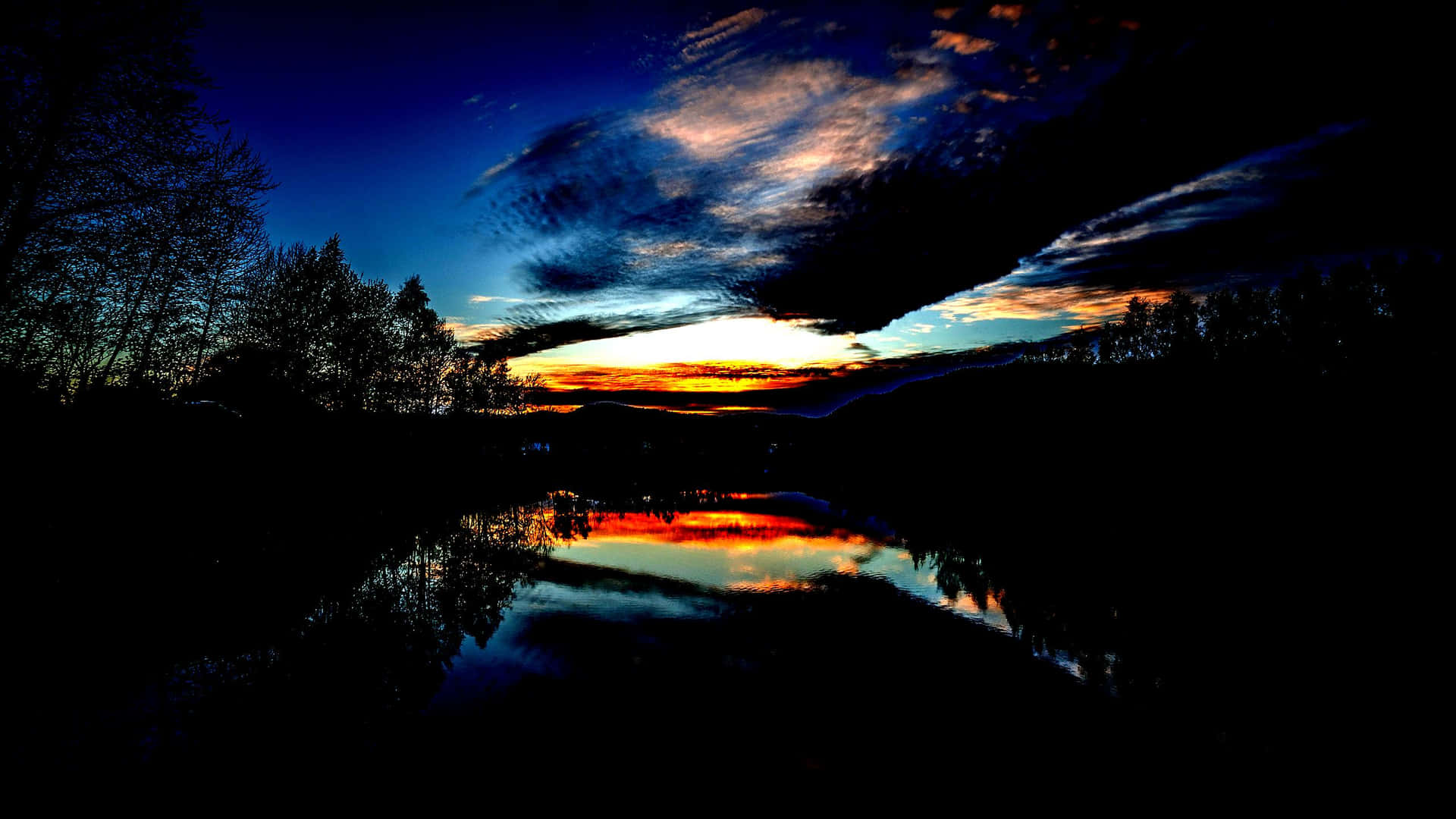 Oled Monitor Lake At Sunset Background