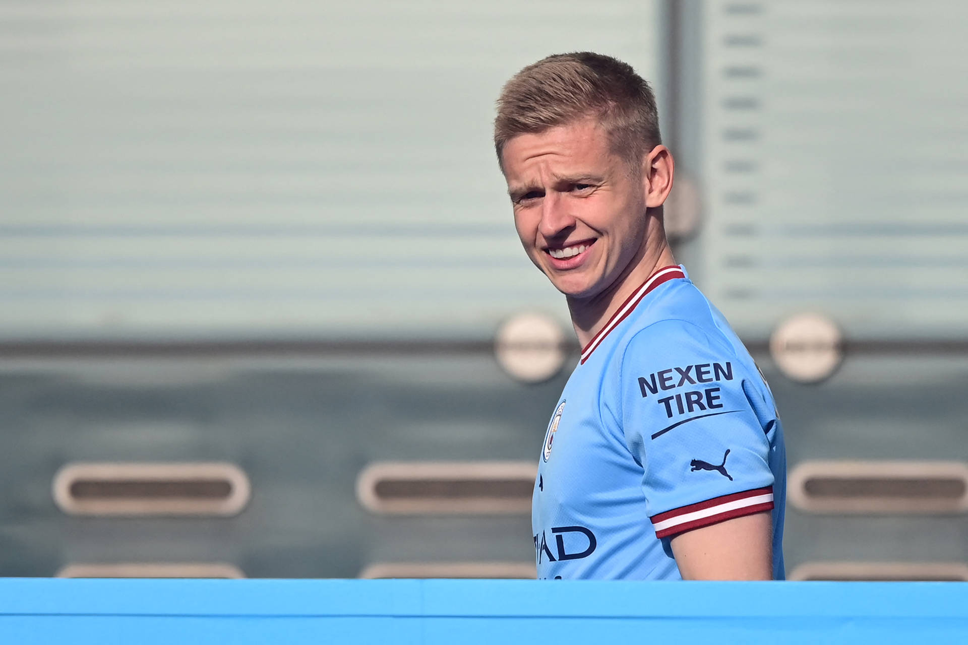 Oleksandr Zinchenko Smile Background