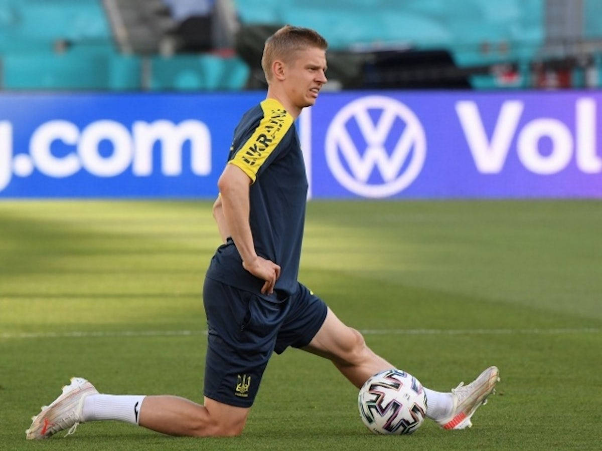 Oleksandr Zinchenko Stretching Background