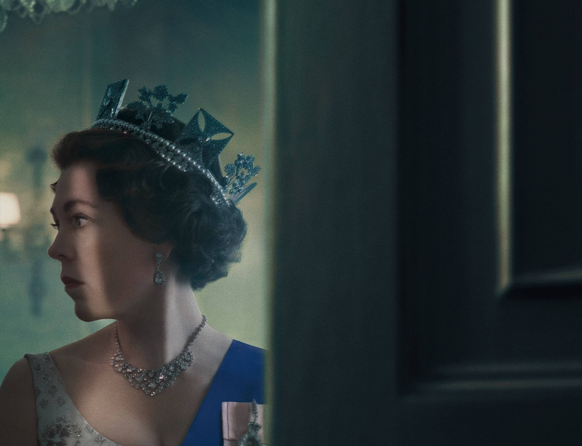 Olivia Coleman As Queen The Crown Background