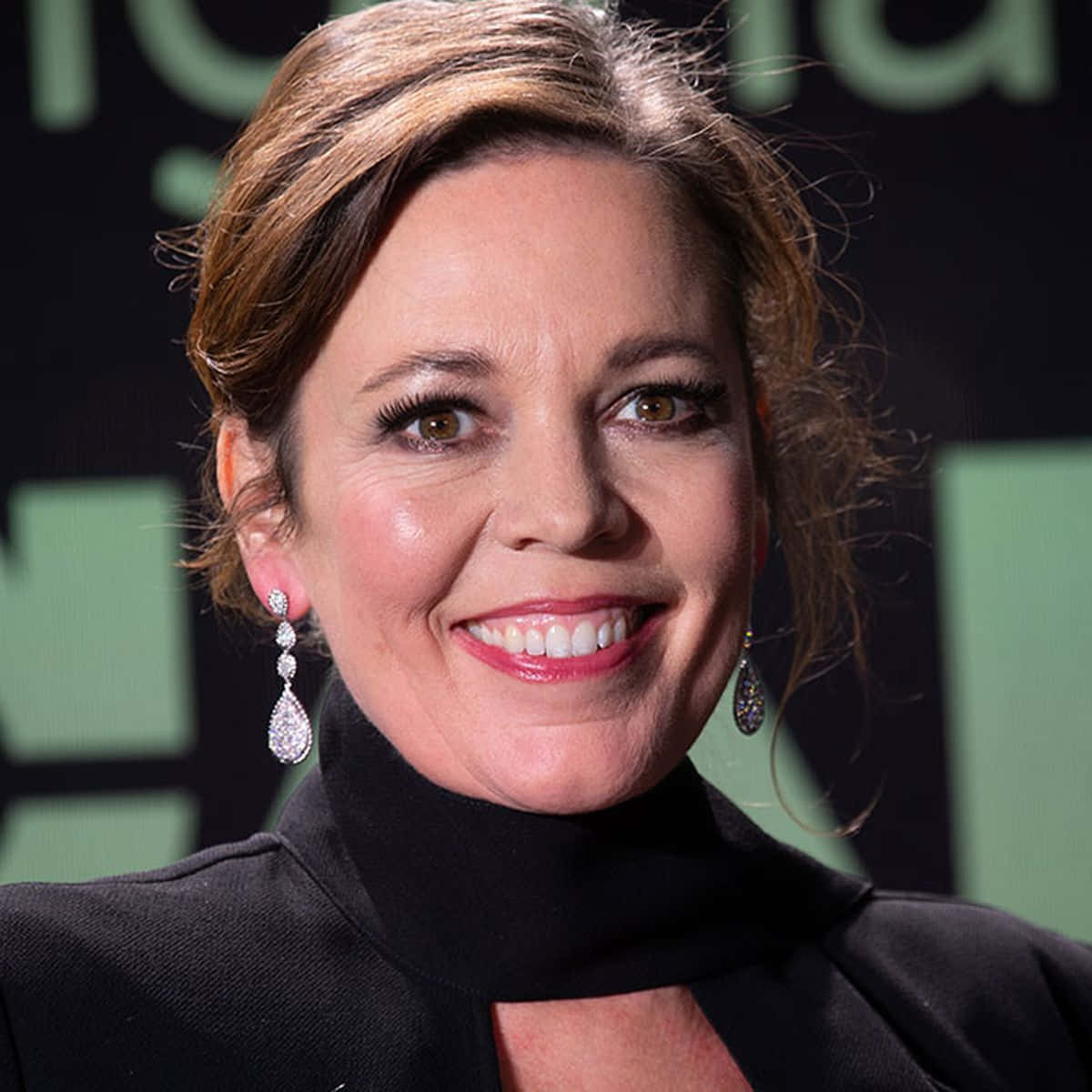 Olivia Colman Glows In Sophisticated Attire Background