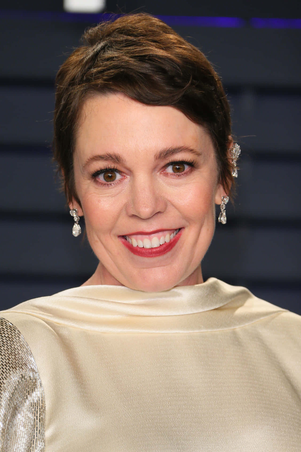 Olivia Colman Wearing A Gorgeous Black Dress Background