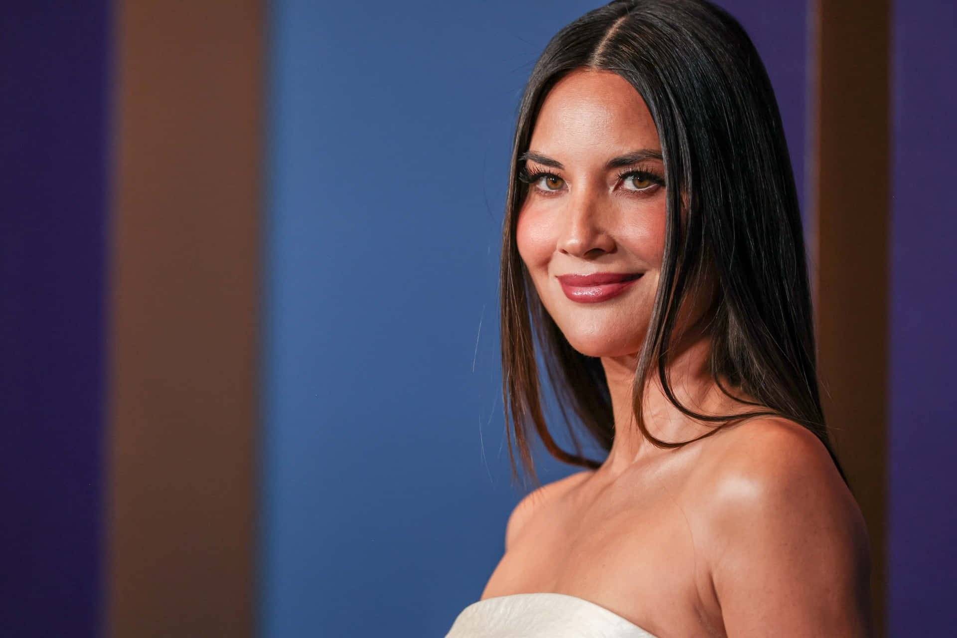 Olivia Munn Elegant Portraitat Event Background