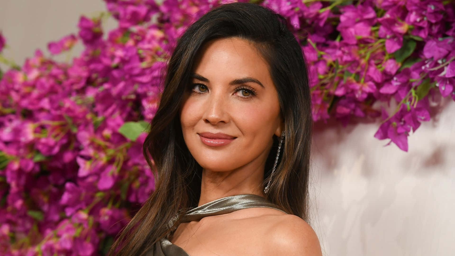 Olivia Munn Elegant Portraitat Event Background