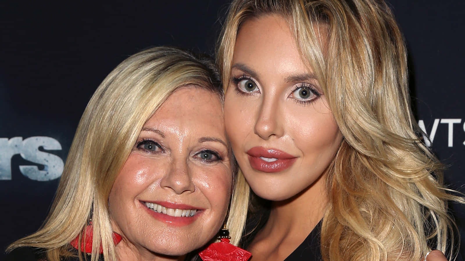 Olivia Newton John With Chloe Rose Lattanzi Background