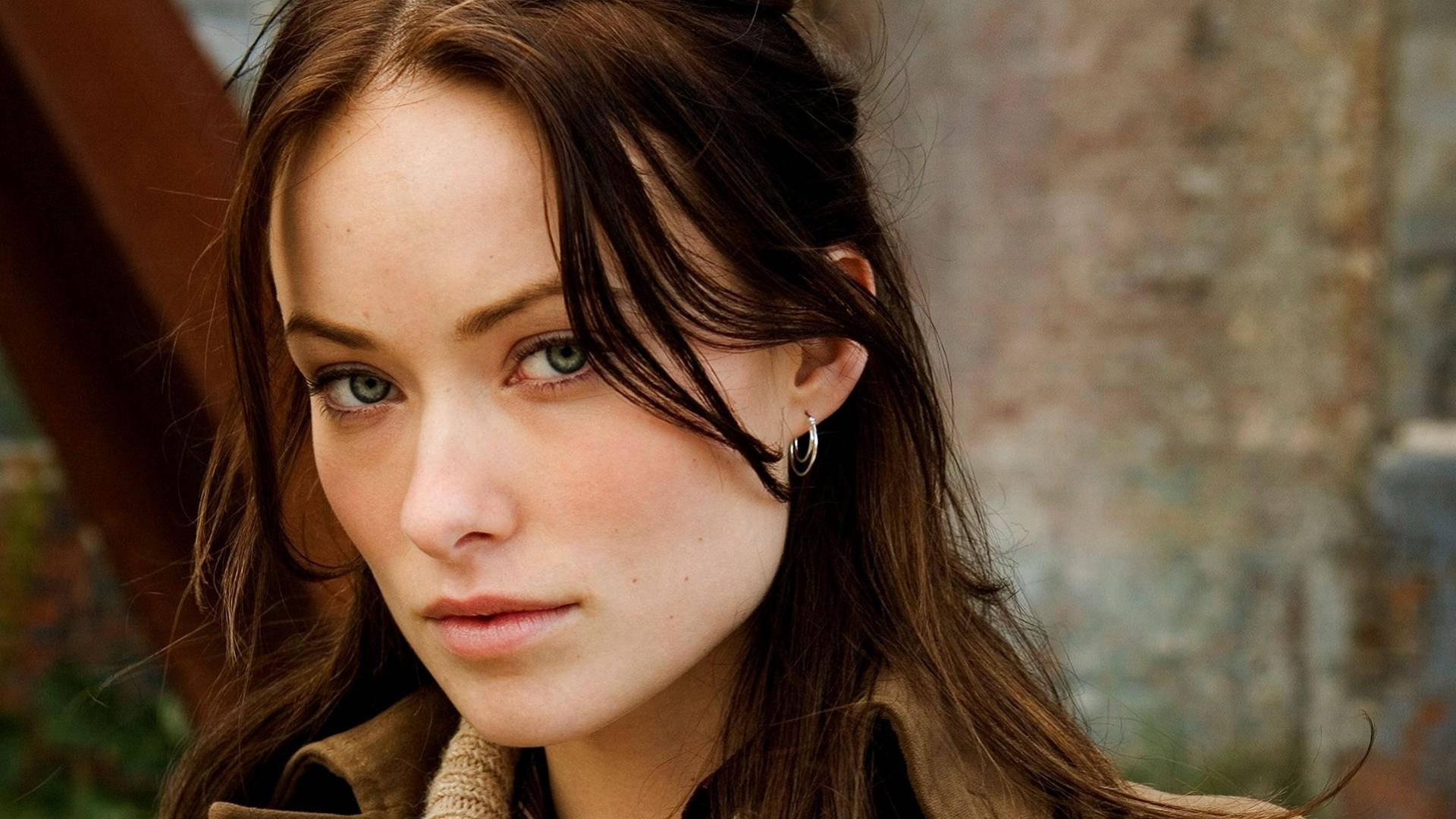 Olivia Wilde Serious Face Background