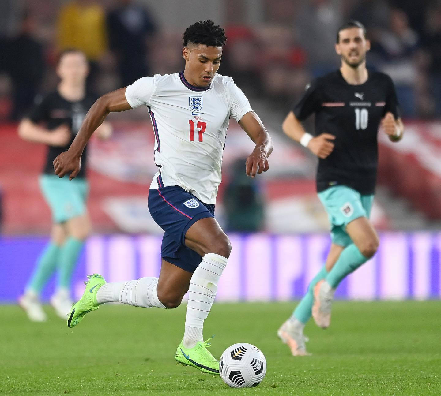 Ollie Watkins Running To The Ball Background