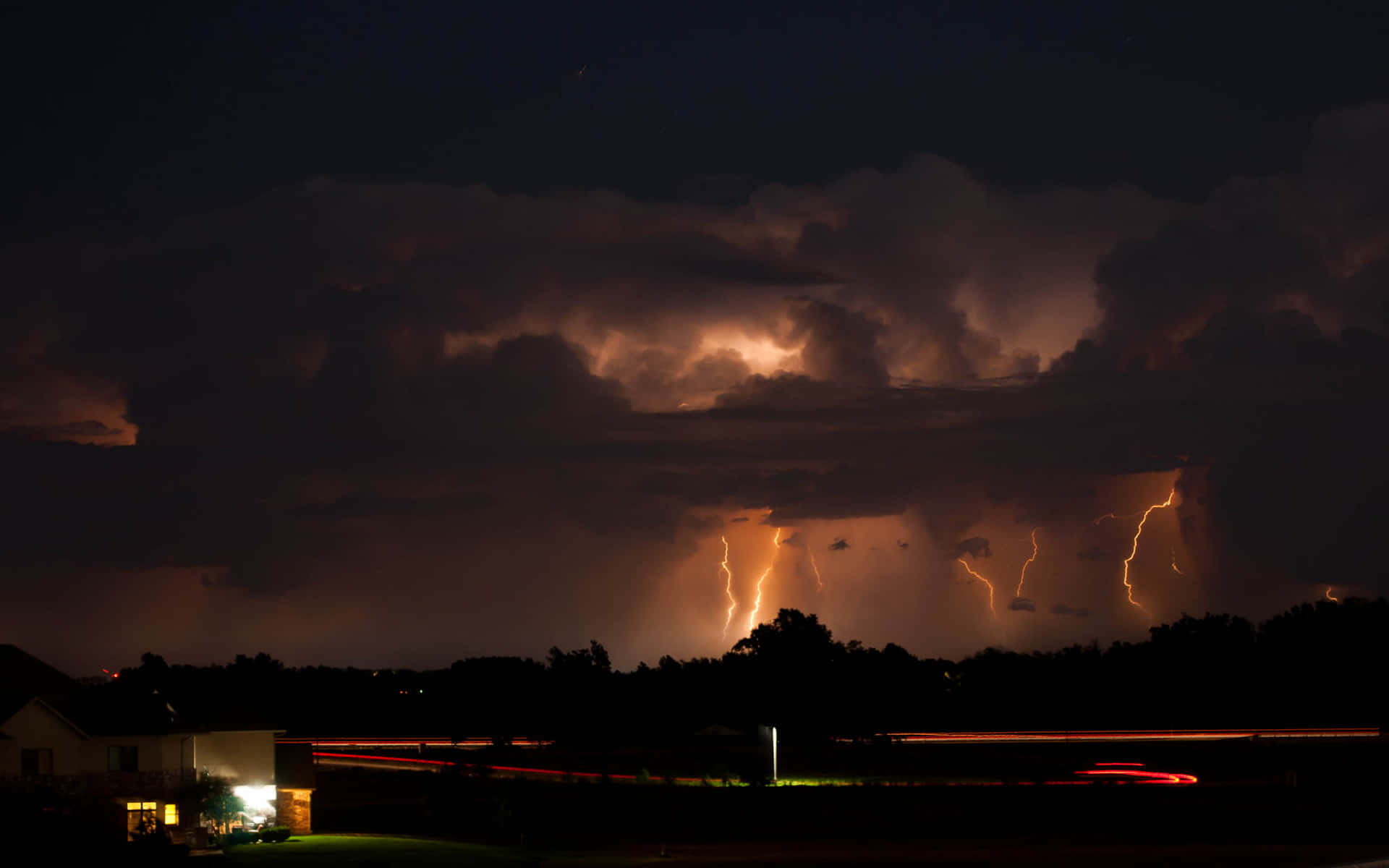 Ominous Thunderous Skies During Storm Background