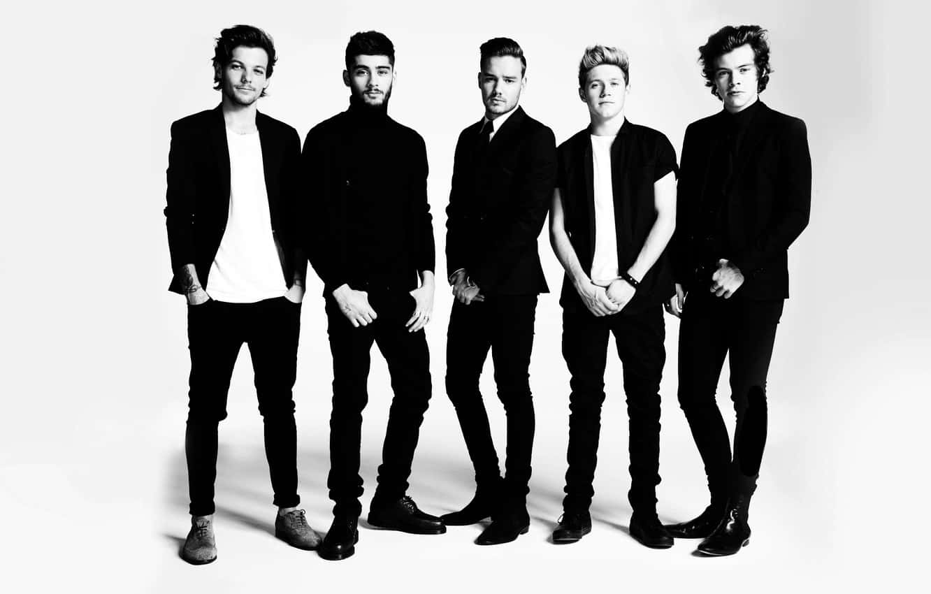 One Direction Members With Harry Styles Black And White Background